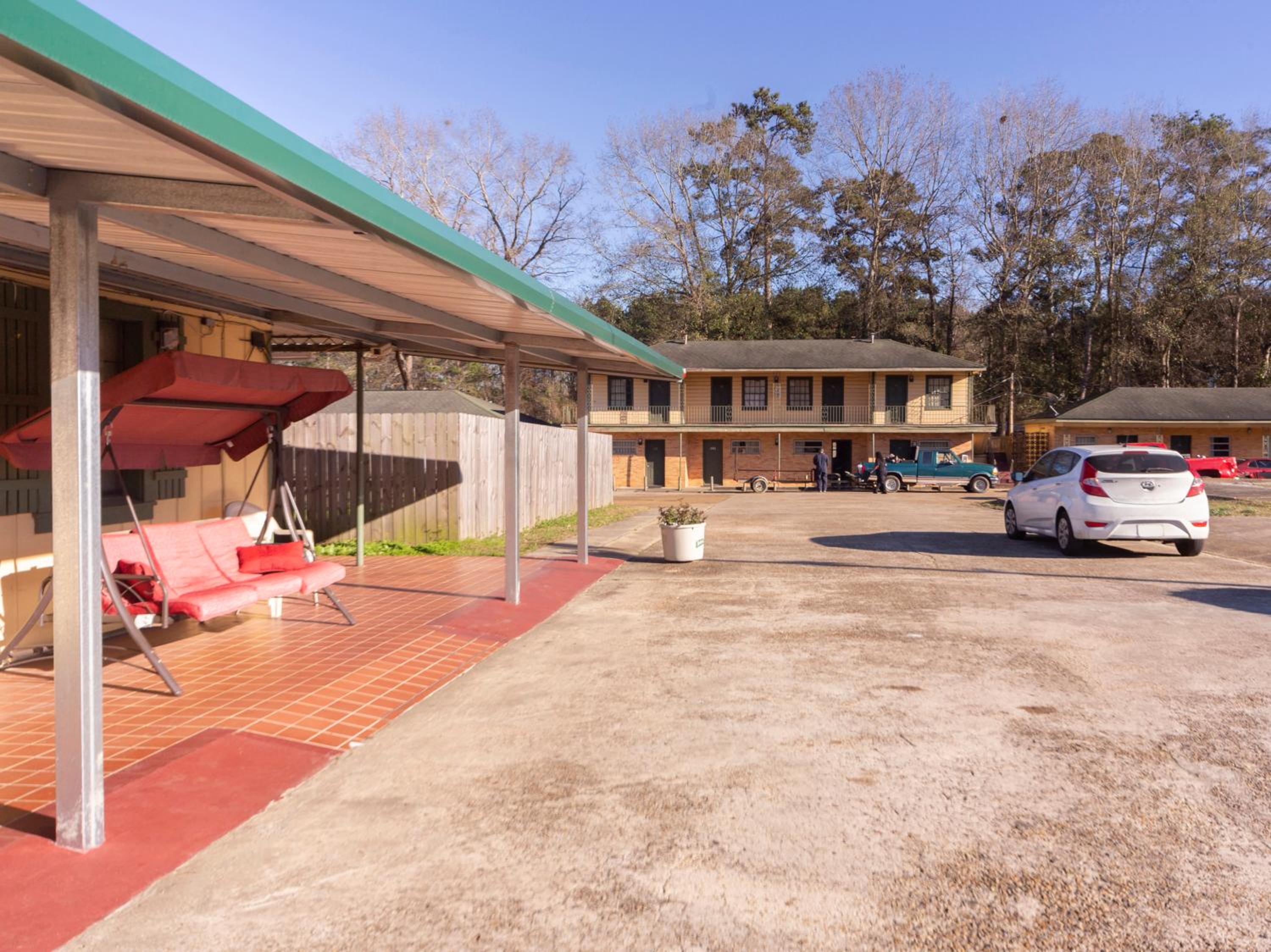 McComb Vacations - OYO Hotel Brookhaven MS Hwy 51 North - Property Image 1