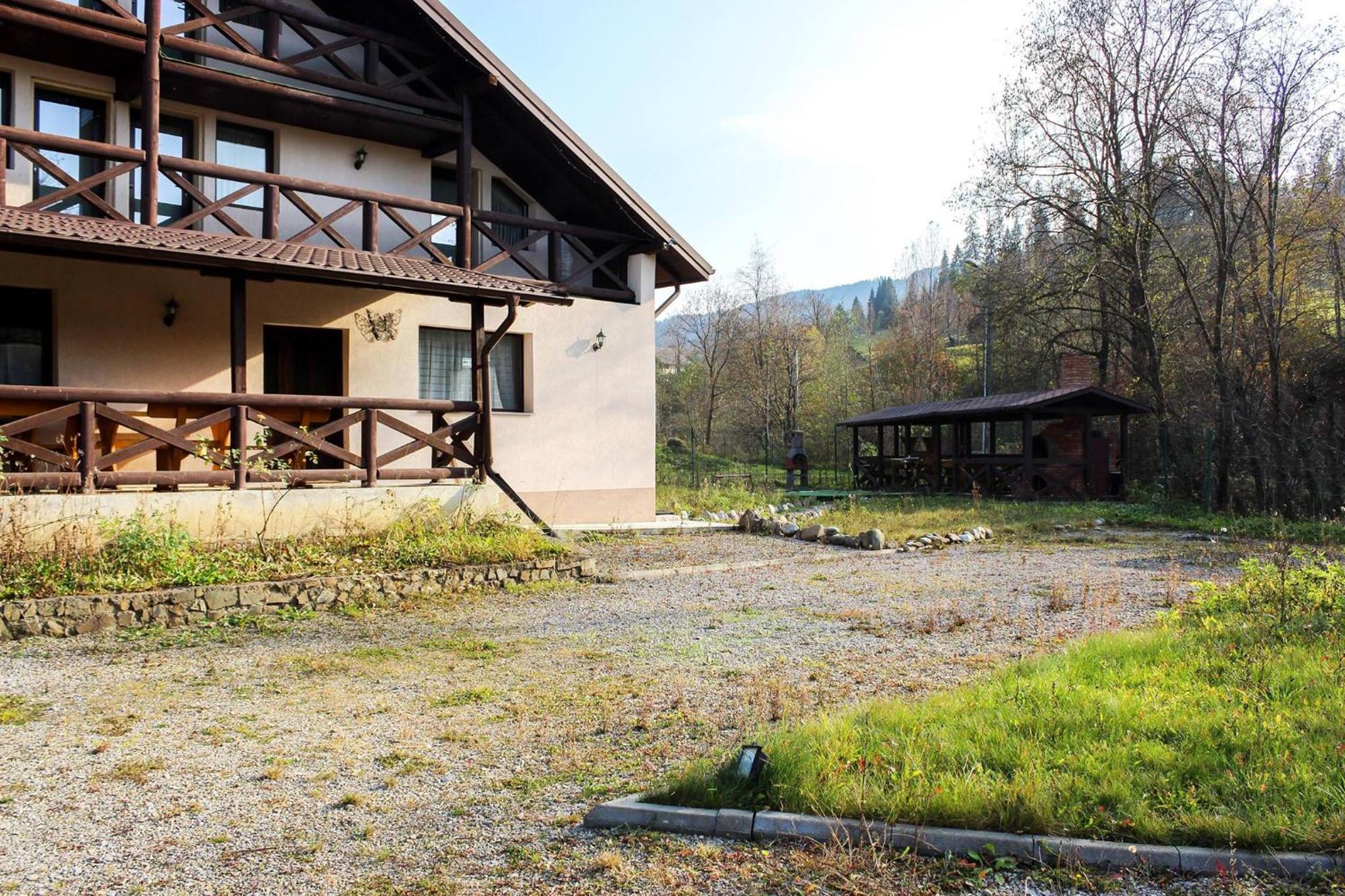 Casa Roua Muntilor view 2