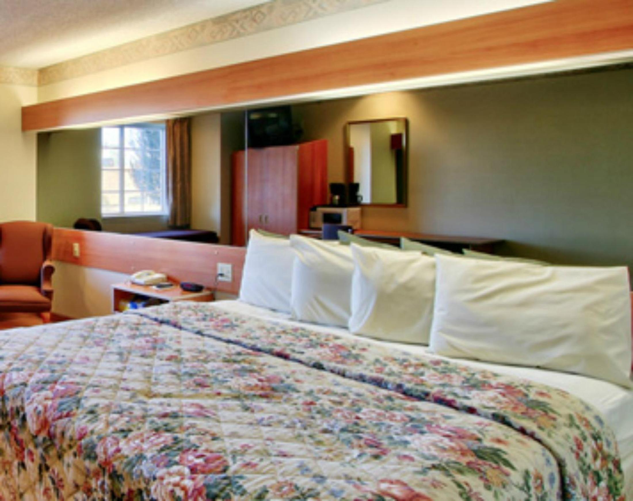 Western Skies Inn & Suites