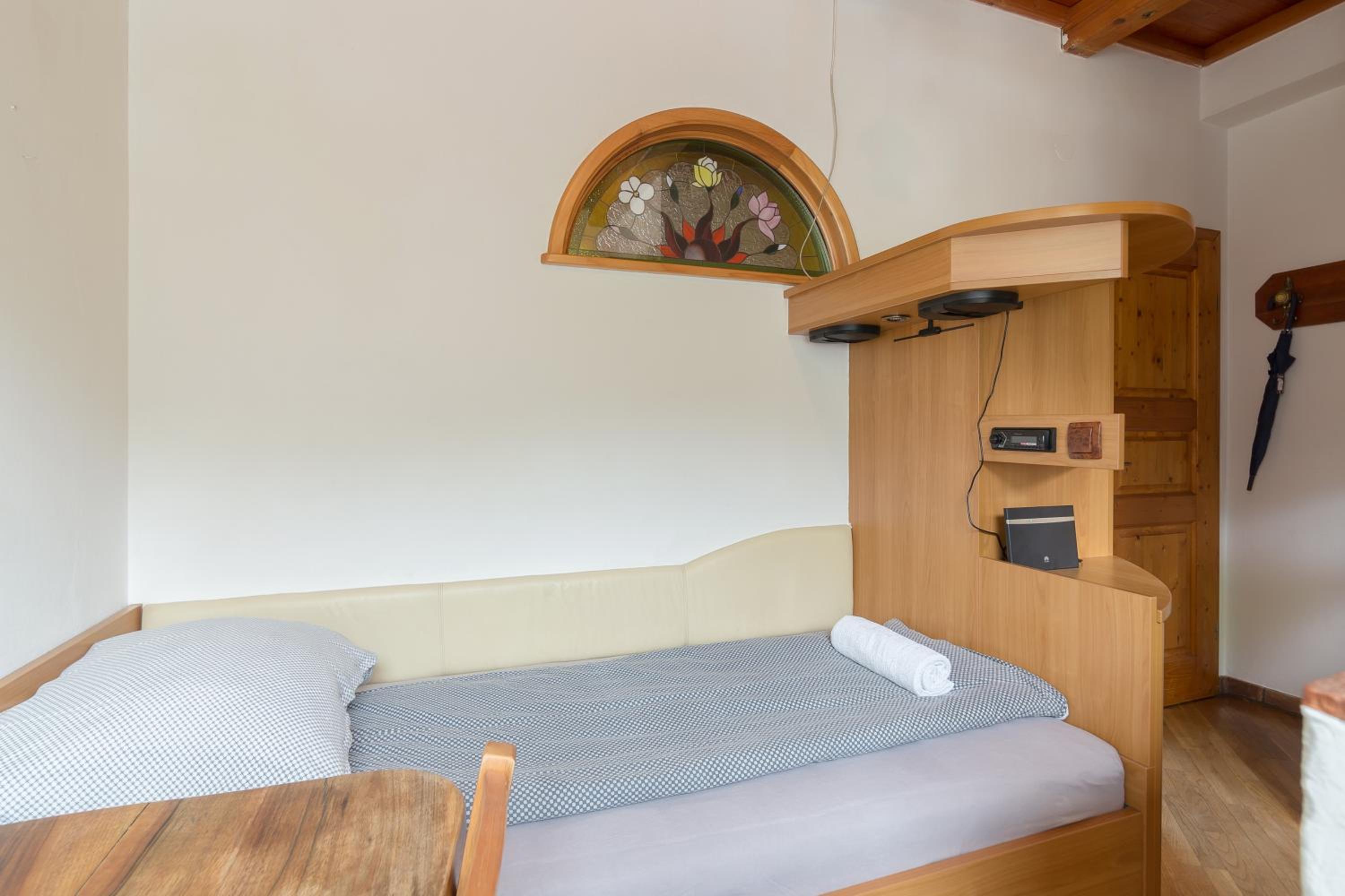 Cozy, Bright and Affordable Single Studio - Free Parking view 3
