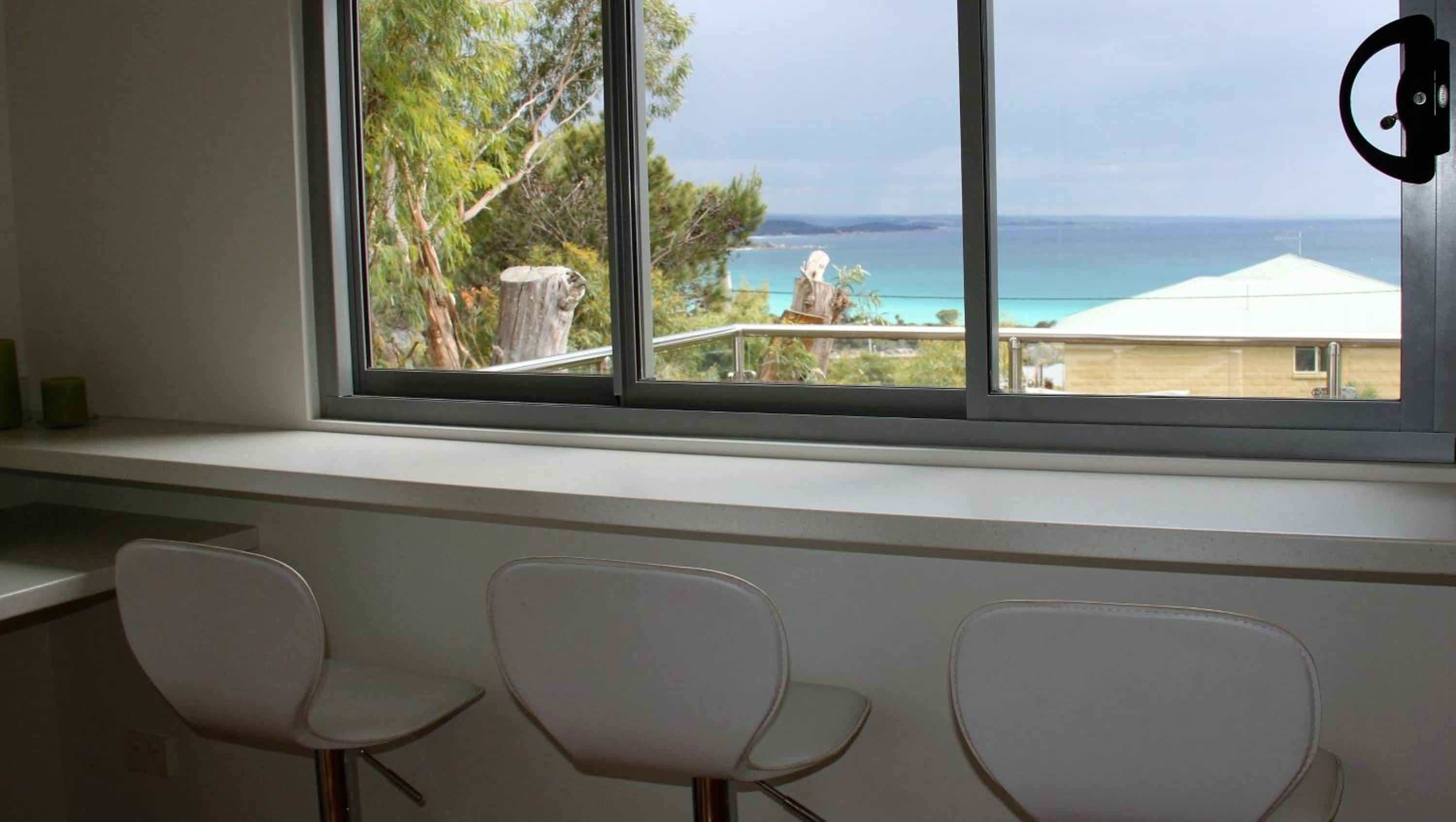 BAY OF FIRES BEACH SHACK ocean views from a modern Beachhouse