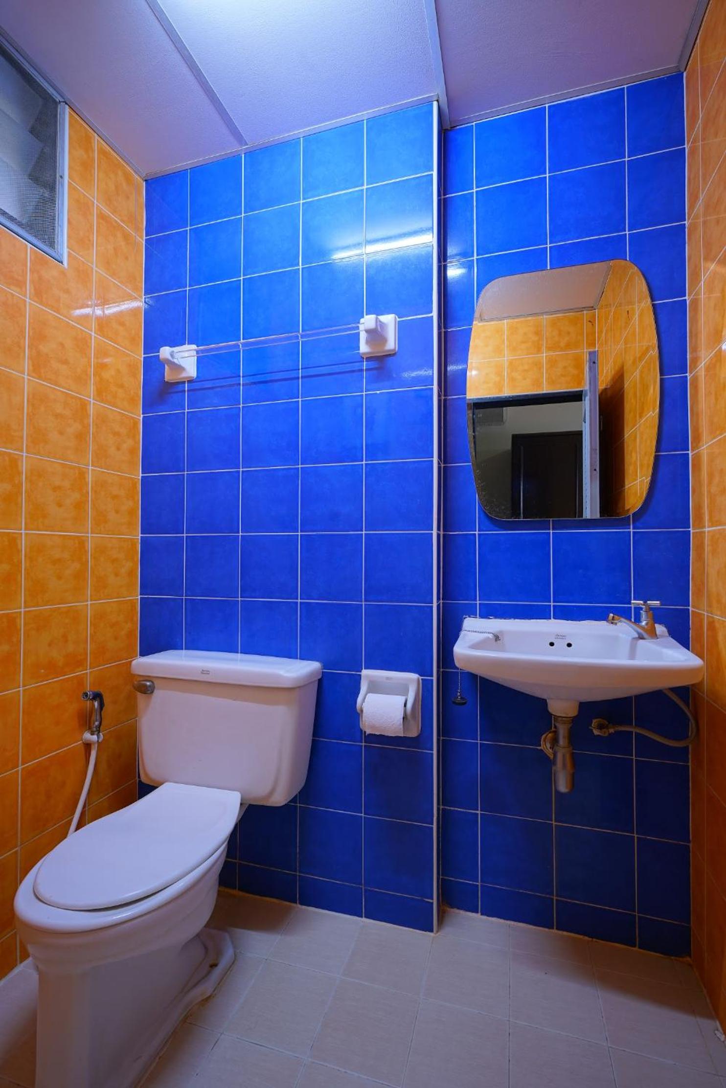 Vintage Studio Petch Tower Apartments Thonglor Ekkamai view 3