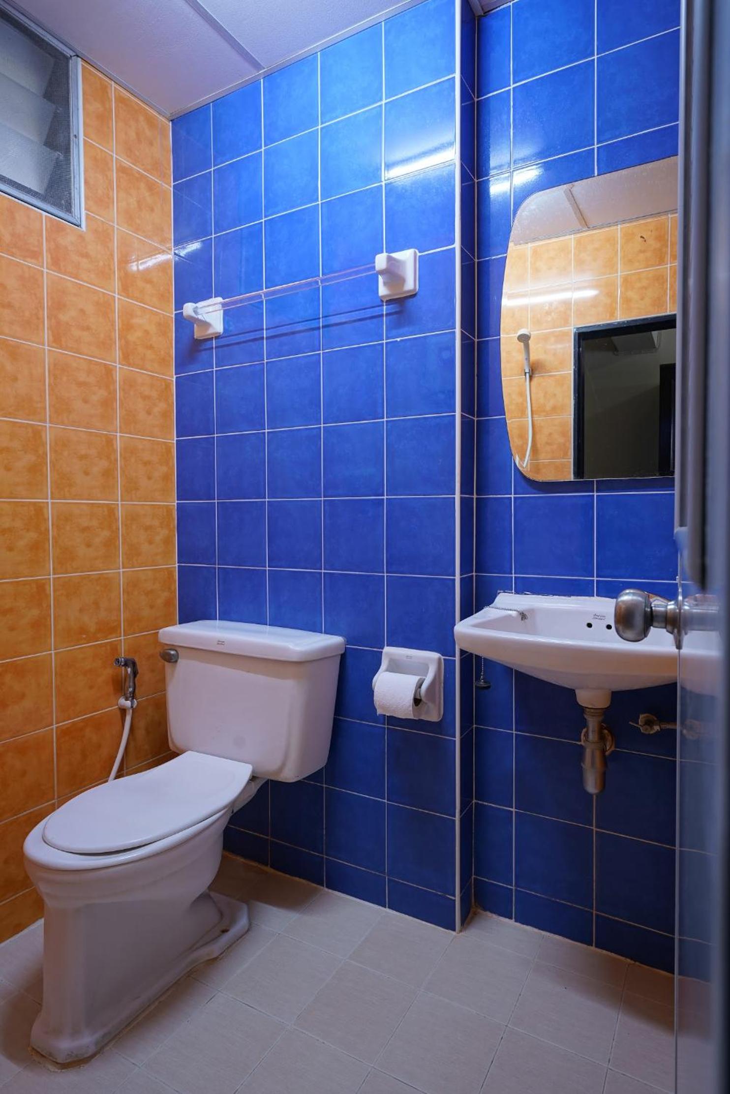 Vintage Studio Petch Tower Apartments Thonglor Ekkamai view 4