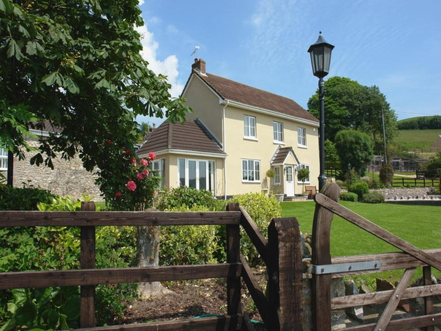 Lower Wadden Farmhouse and Annexe