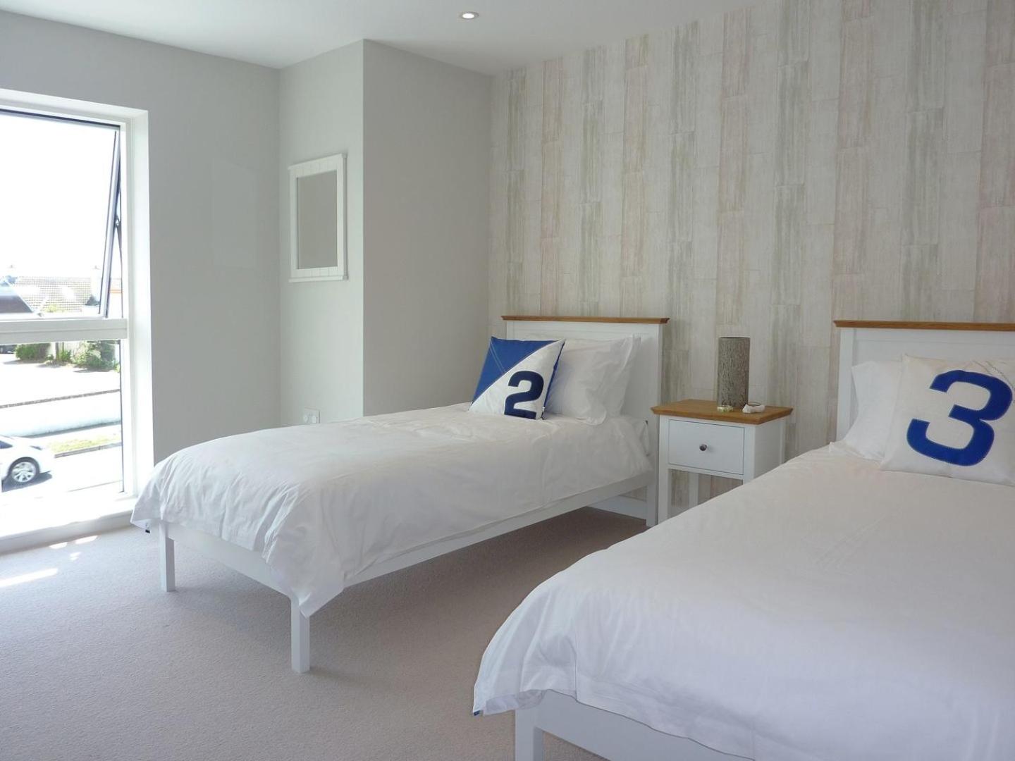 Flat 8 Seascape
