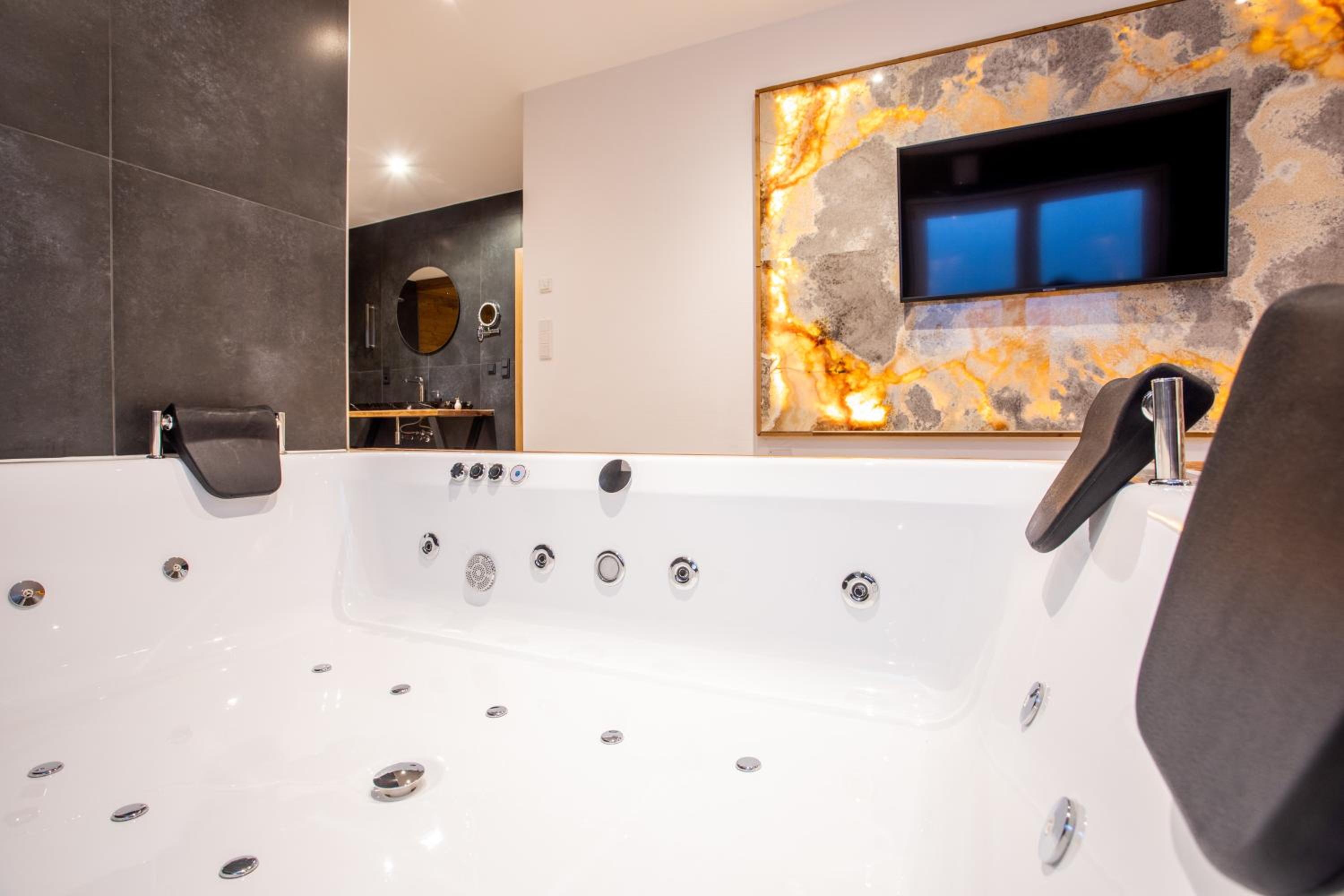 Private Spa & Garden Alpi mit Sauna und Whirlpool