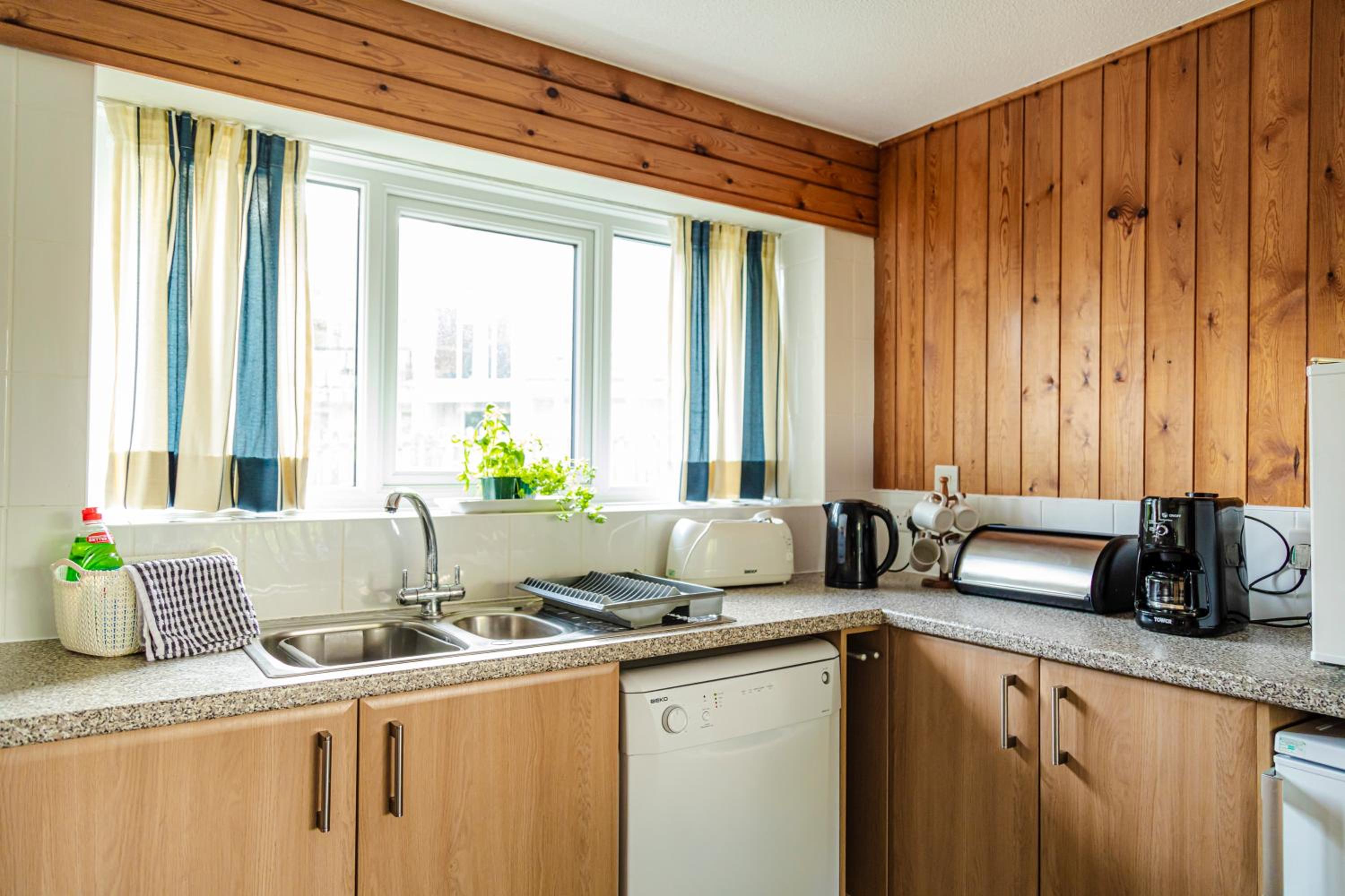 Cornwall Countryside Lodges "Reserve Worldwide" Honicombe view 5