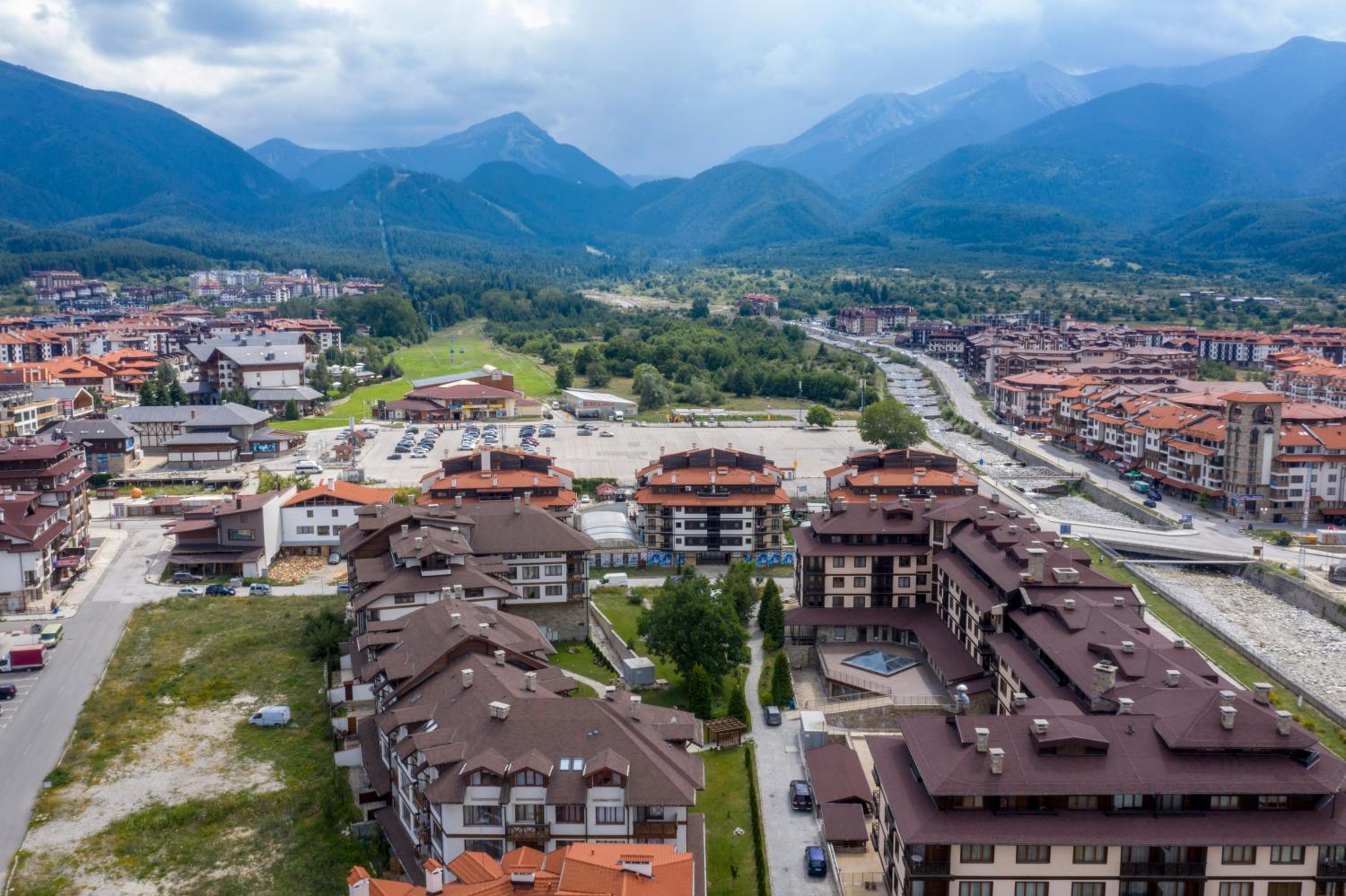 Neon Luxury apartments next to the Gondola view 2