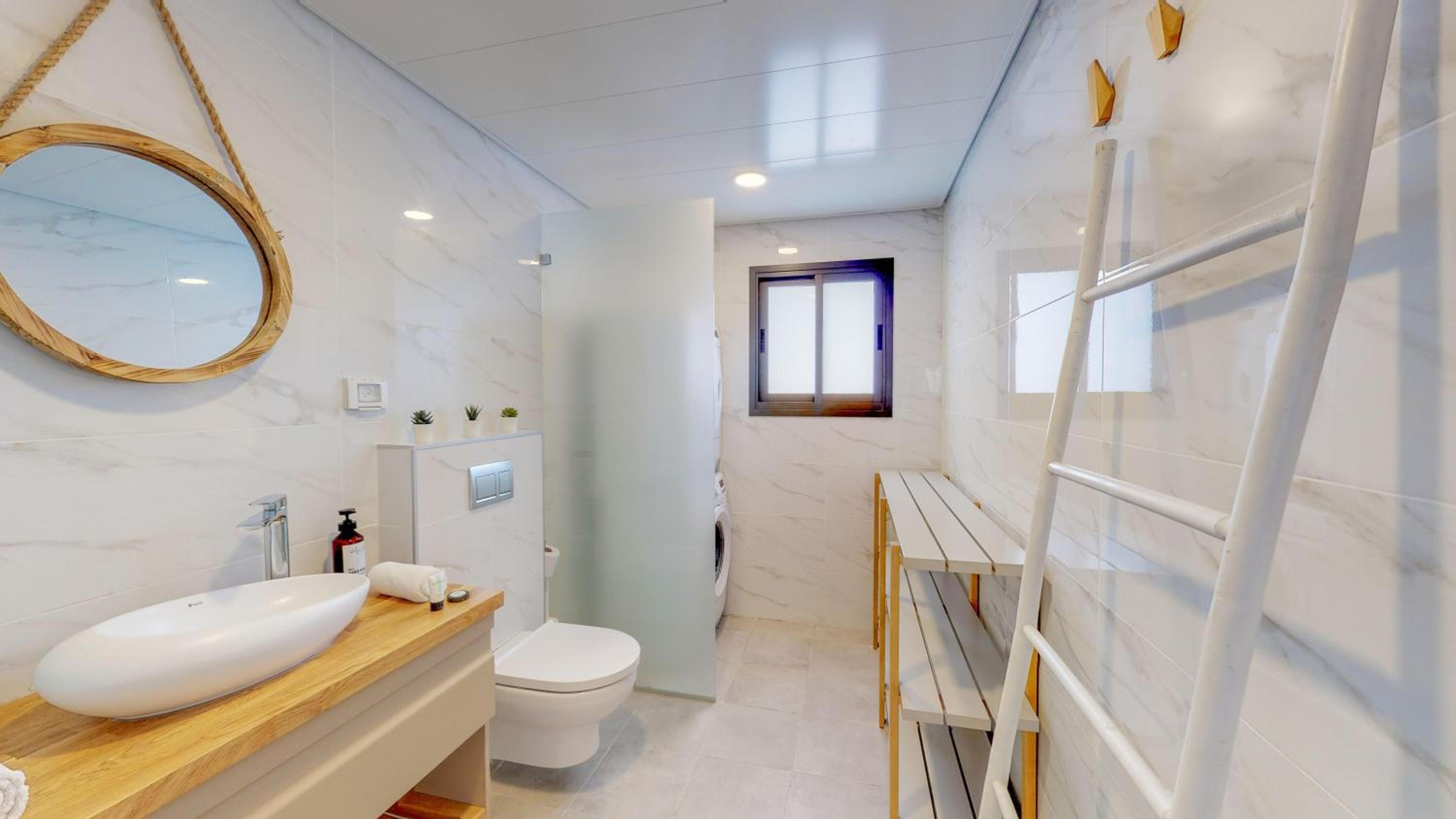 Sunny 1BR Penthouse by HolyGuest