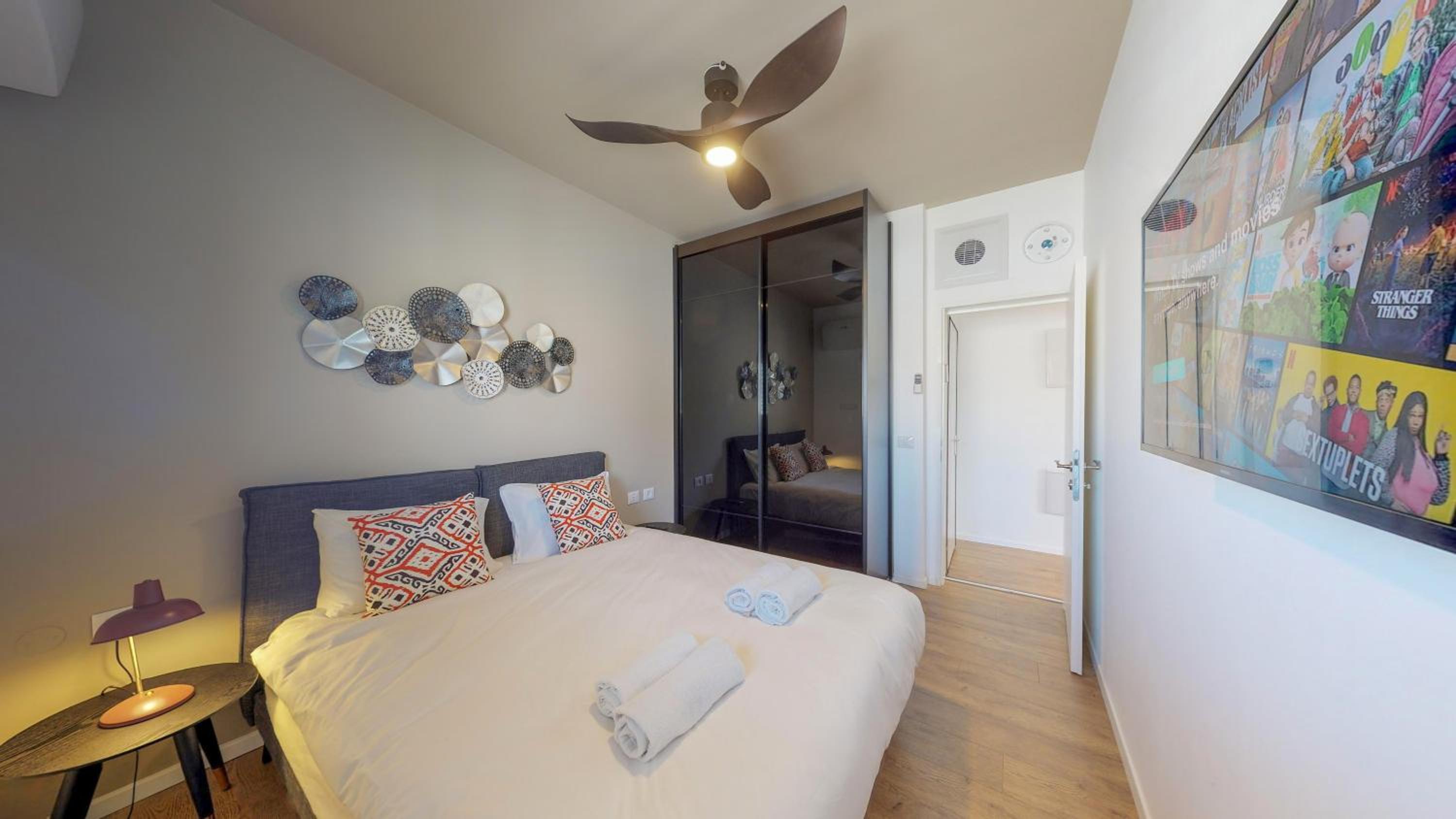 Sunny 1BR Penthouse by HolyGuest