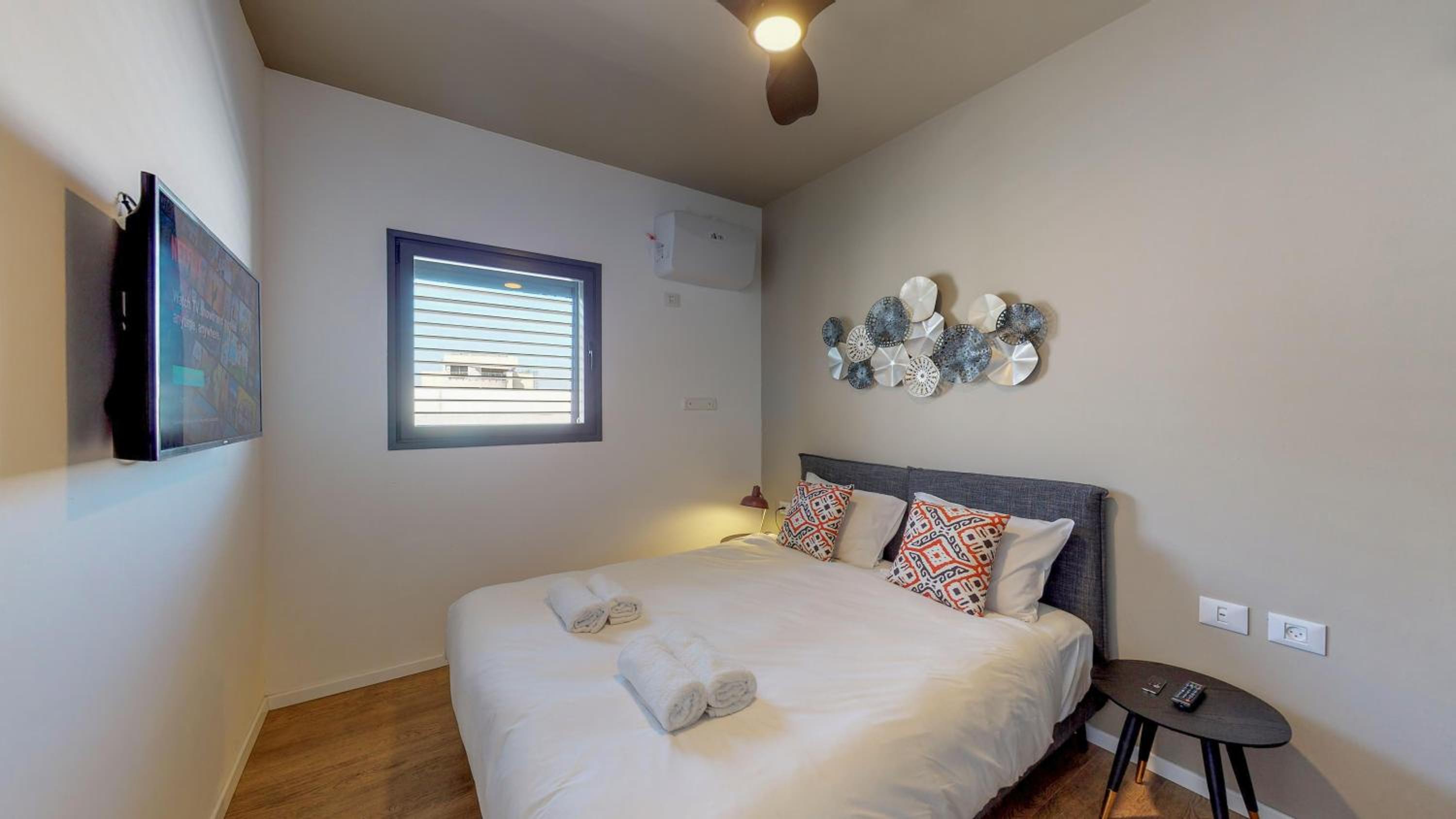 Sunny 1BR Penthouse by HolyGuest