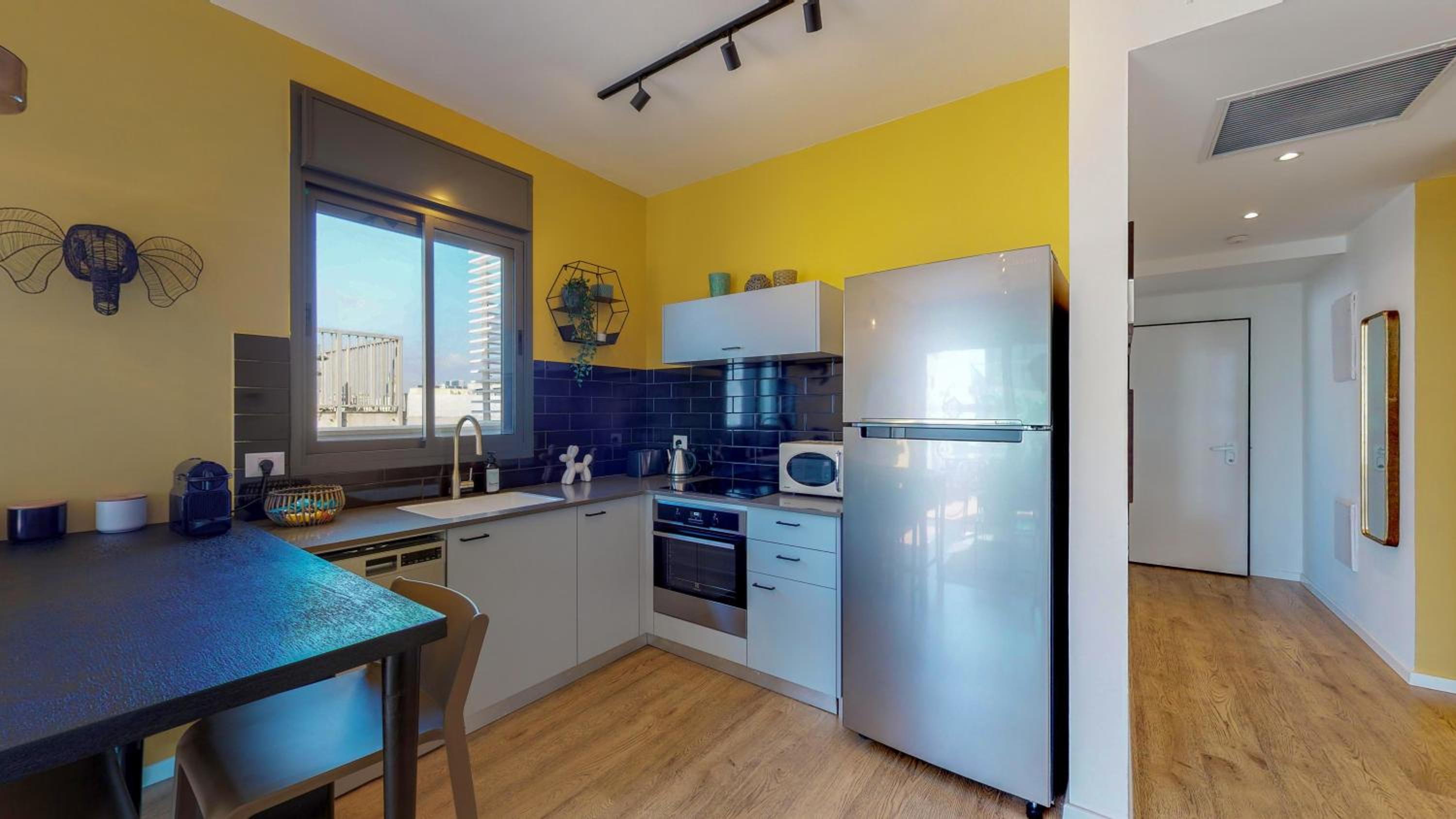 Sunny 1BR Penthouse by HolyGuest