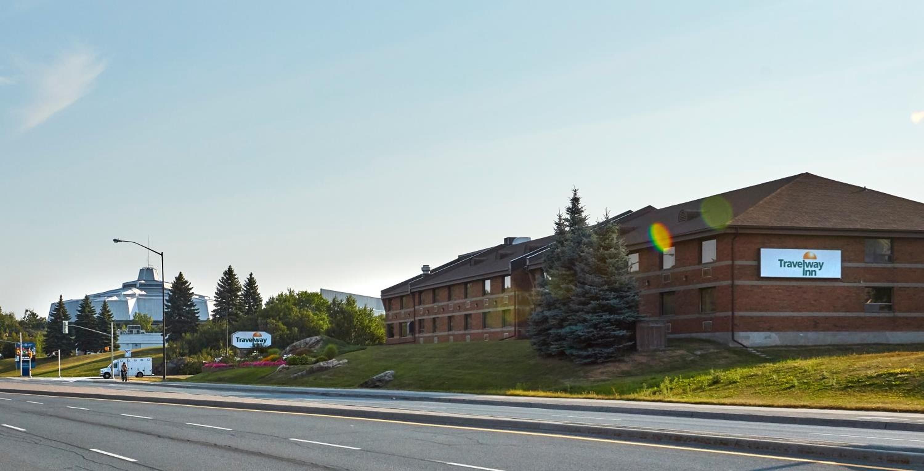 Sudbury Vacations - Travelway Inn Sudbury - Property Image 1