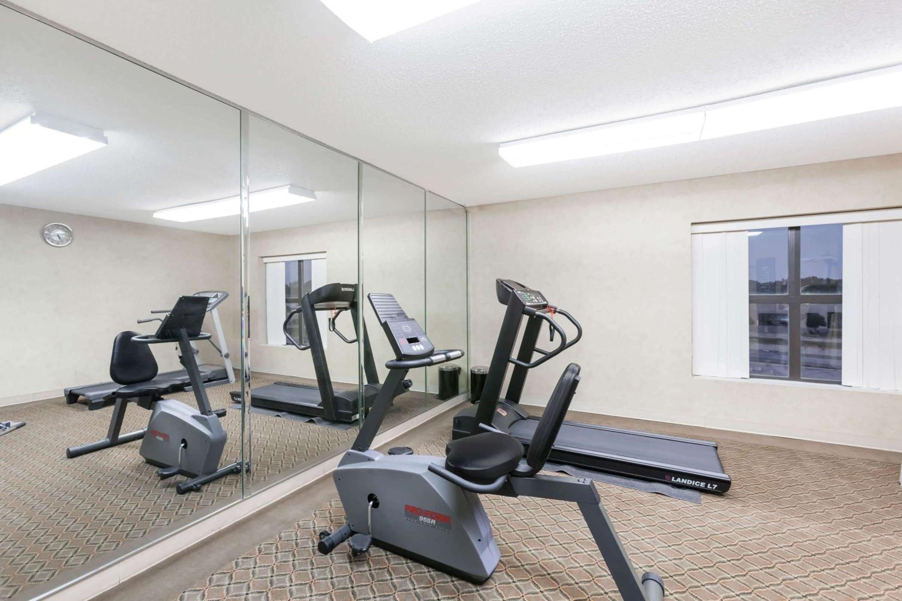 Super 8 by Wyndham Jacksonville AR view 4