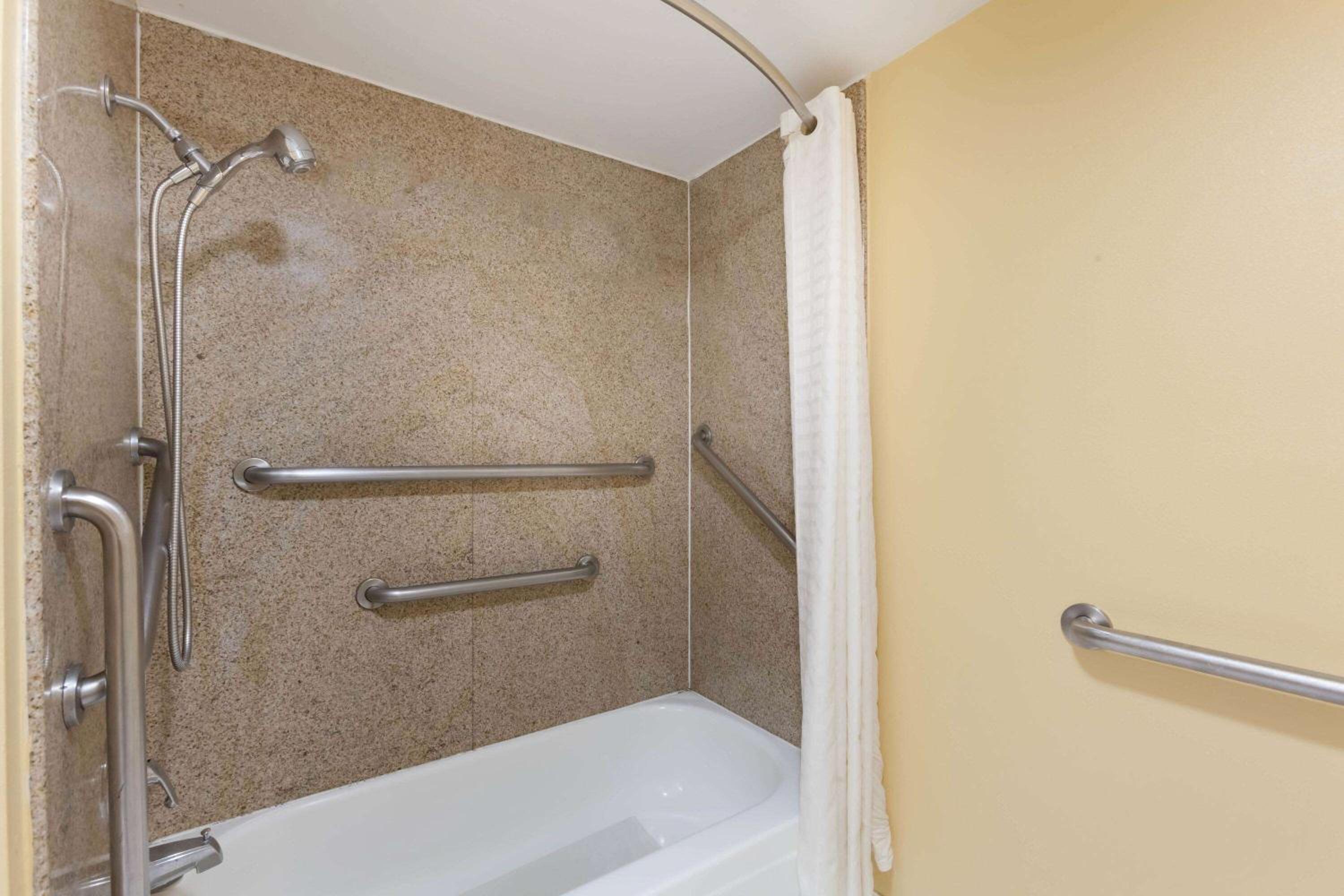 Super 8 by Wyndham Jacksonville AR view 5