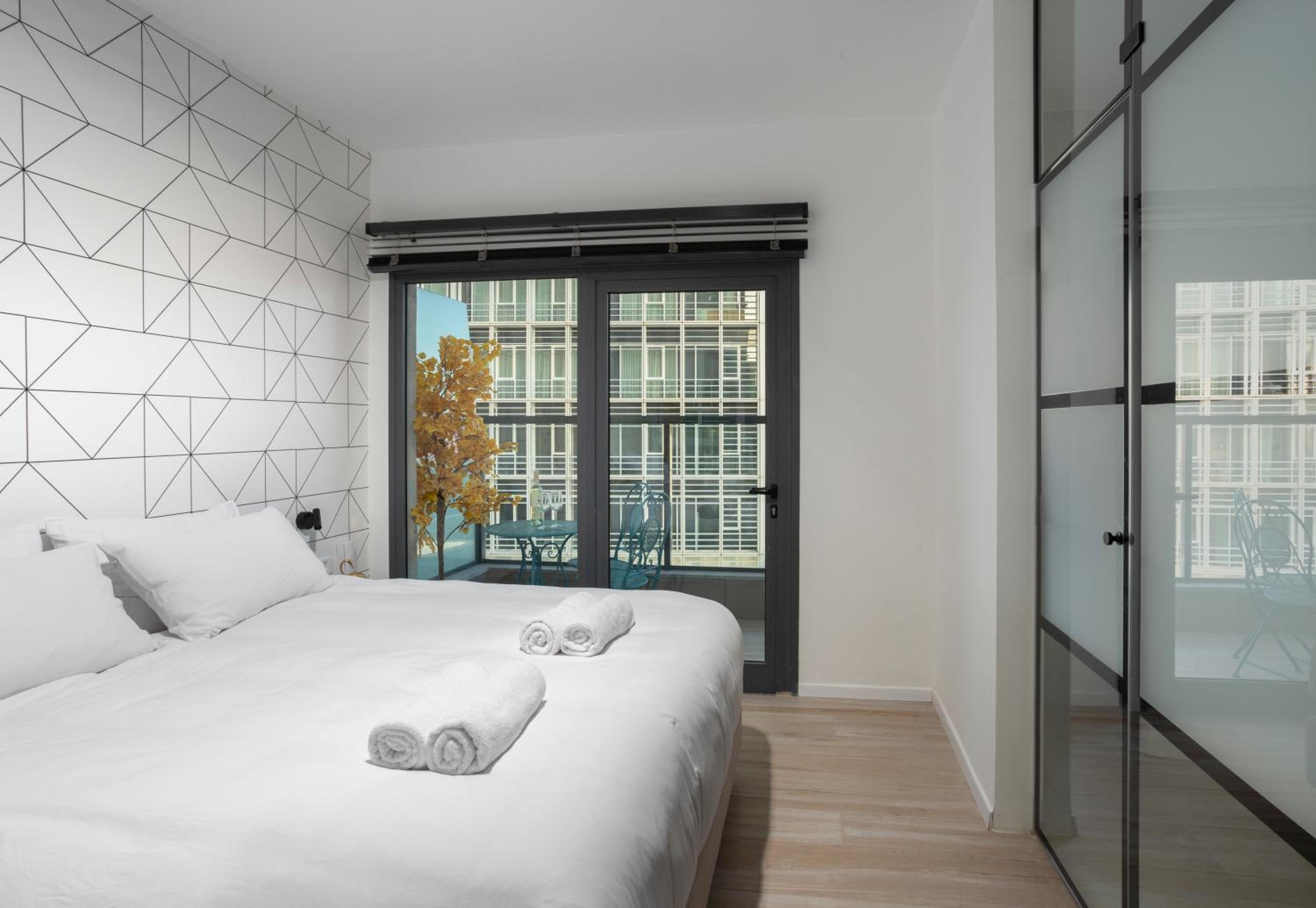 Spacious 3BR Penthouse with Jacuzzi on Rosthchild by HolyGuest