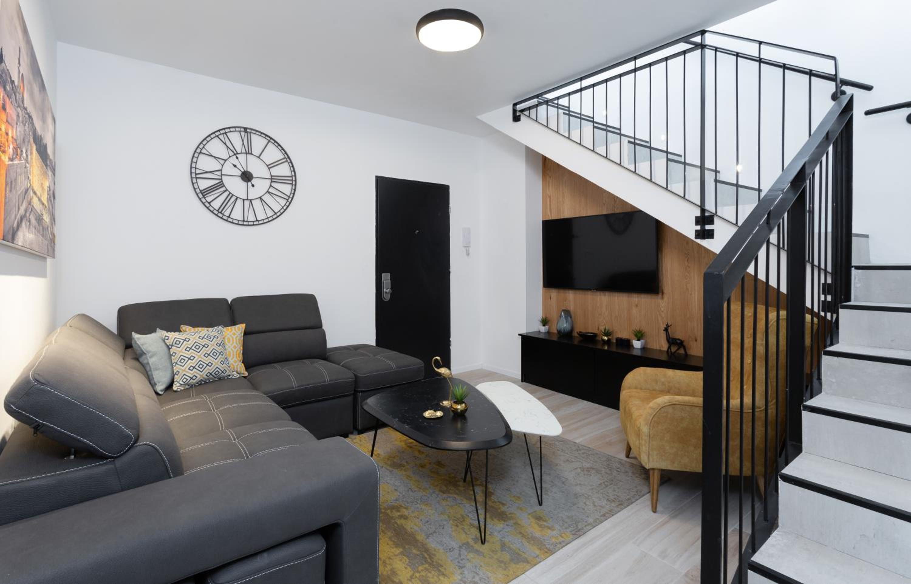 Spacious 3BR Penthouse with Jacuzzi on Rosthchild by HolyGuest