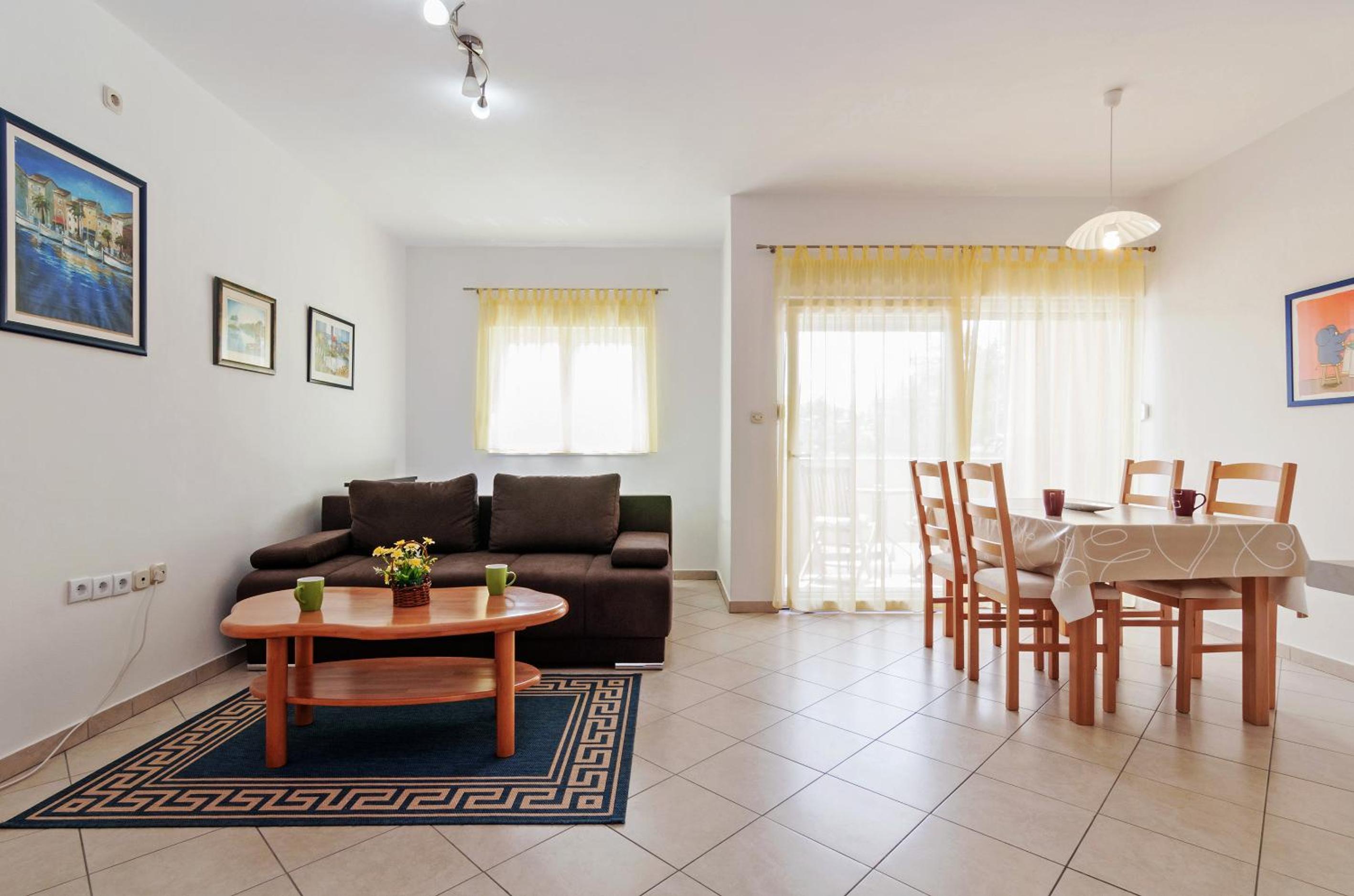 Apartment Marelja - free private parking and balcony view 4