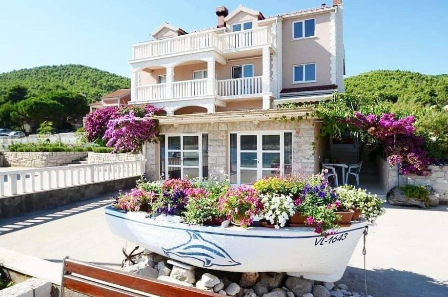 Seaview apartment Sara