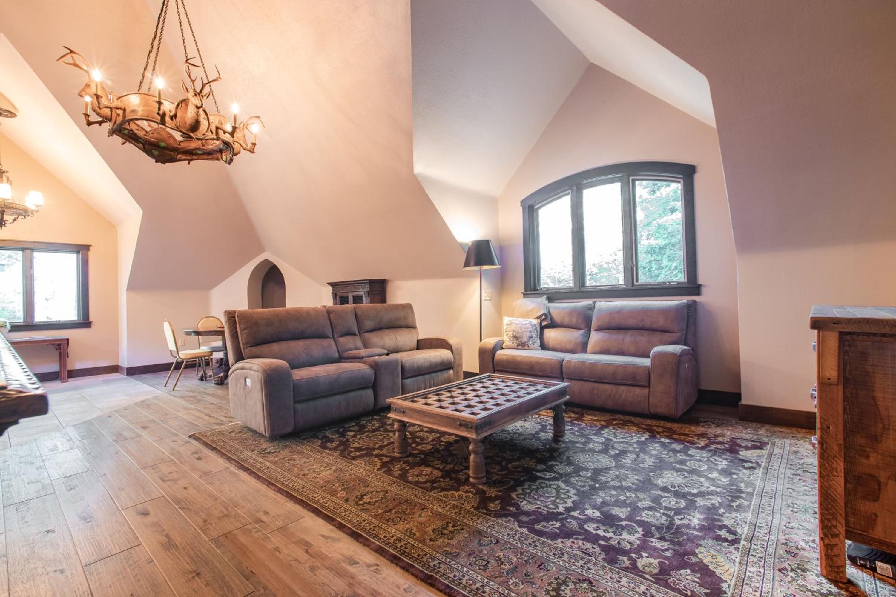 HIGHLANDS CASTLE overlooking Lake George plus 2 other CASTLES & SUITES