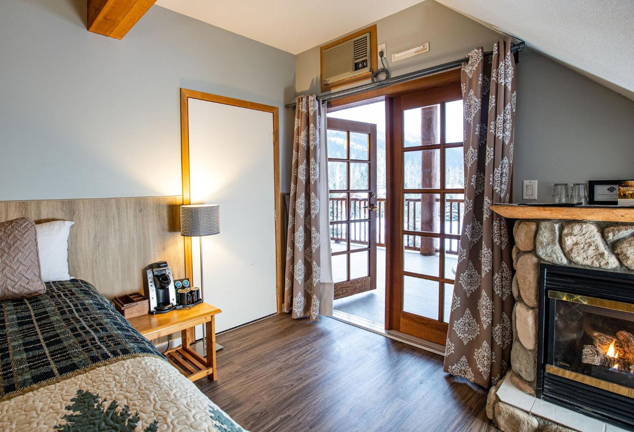 Glacier House Hotel & Resort