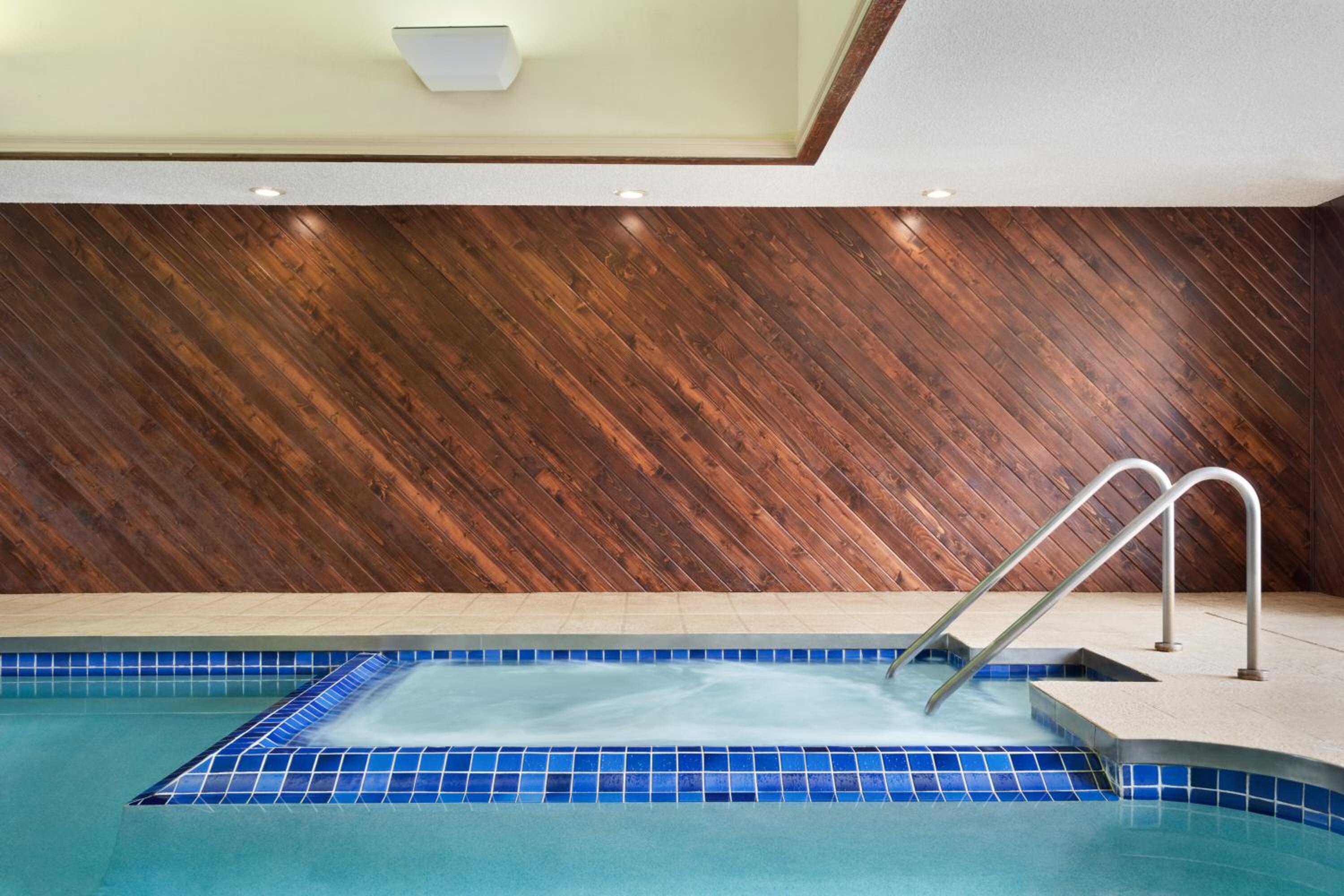 Wausau Vacations - Super 8 by Wyndham Wausau - Property Image 1