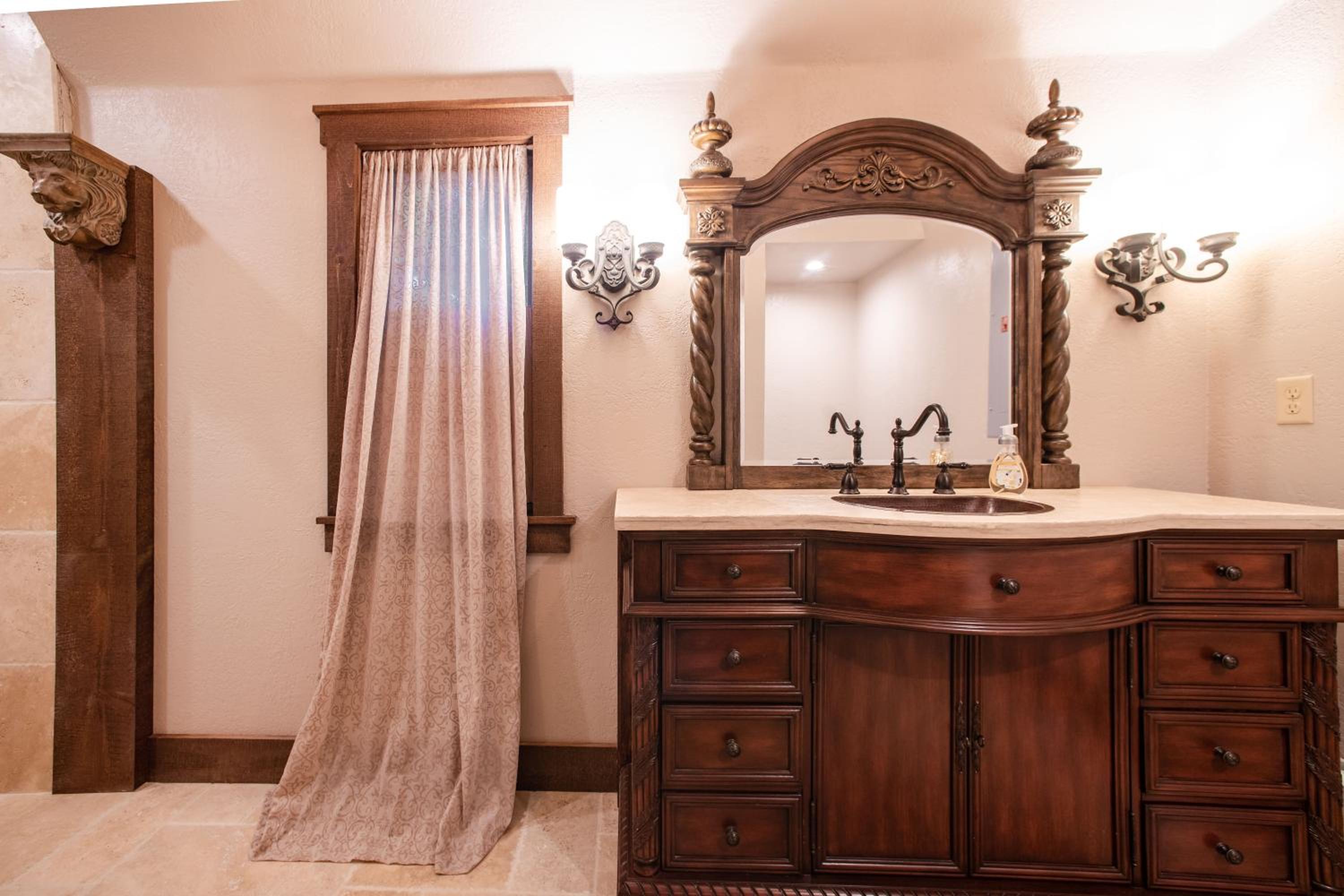 HIGHLANDS CASTLE overlooking Lake George plus 2 other CASTLES & SUITES