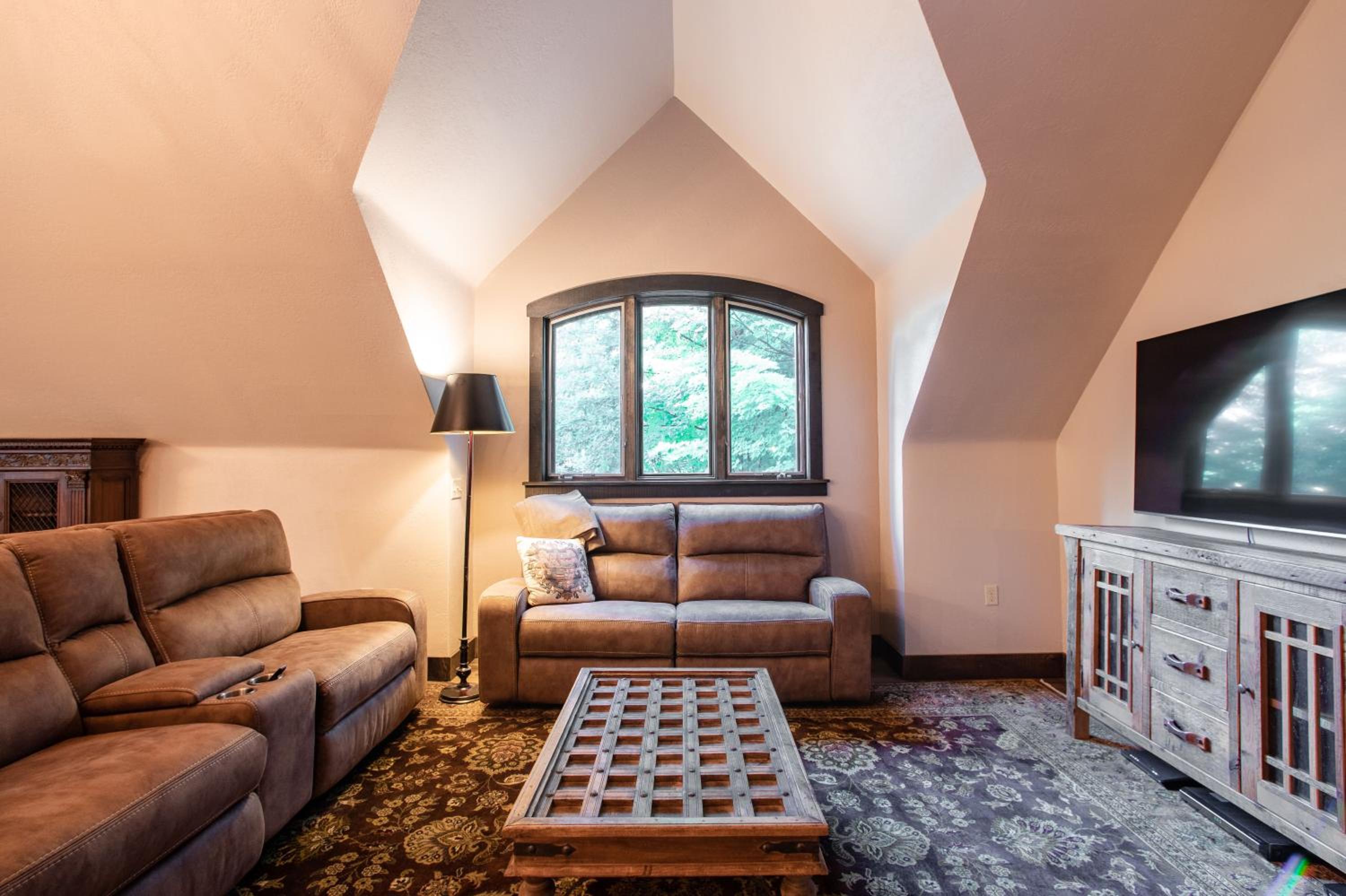 HIGHLANDS CASTLE overlooking Lake George plus 2 other CASTLES & SUITES