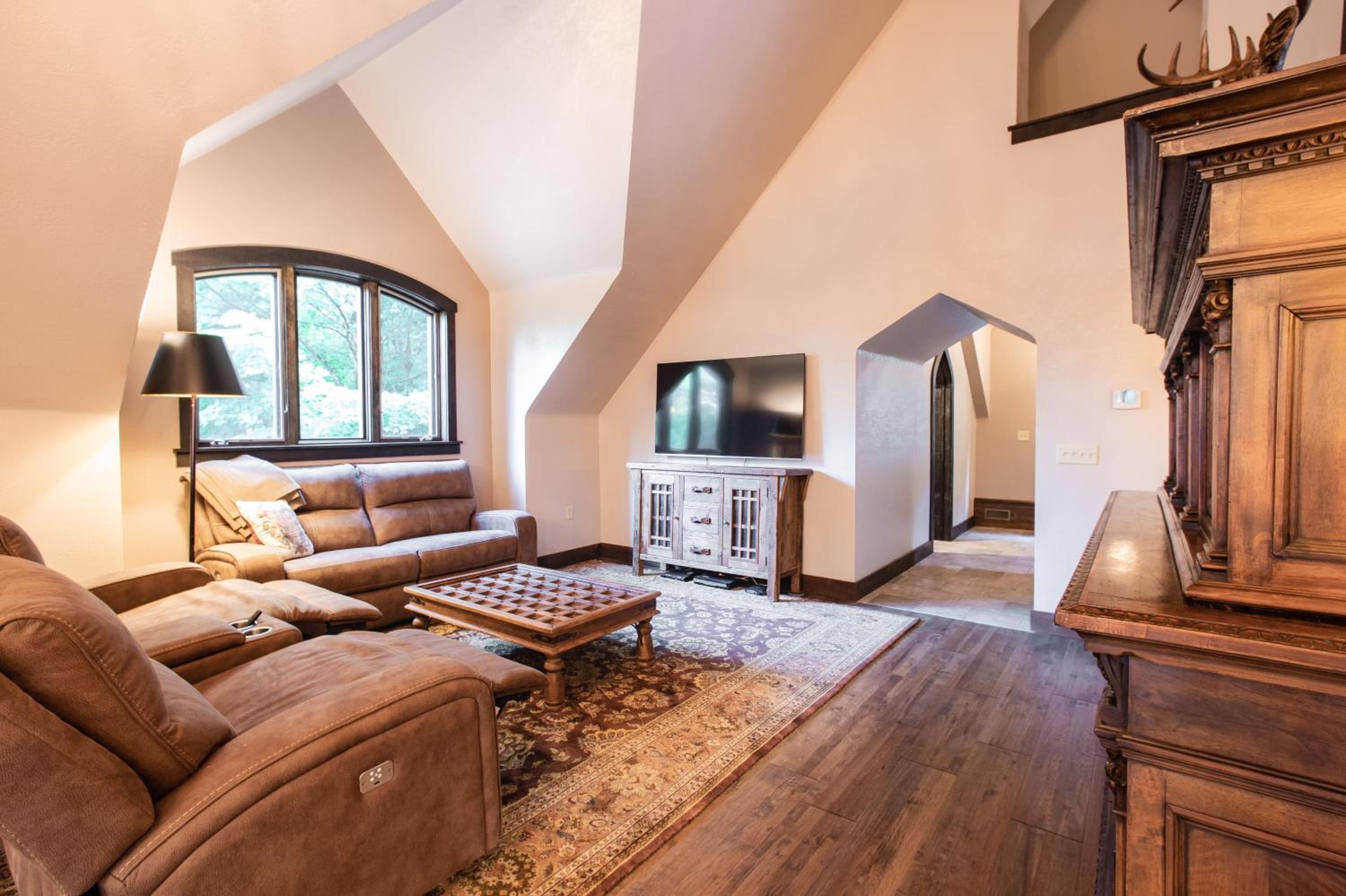 HIGHLANDS CASTLE overlooking Lake George plus 2 other CASTLES & SUITES