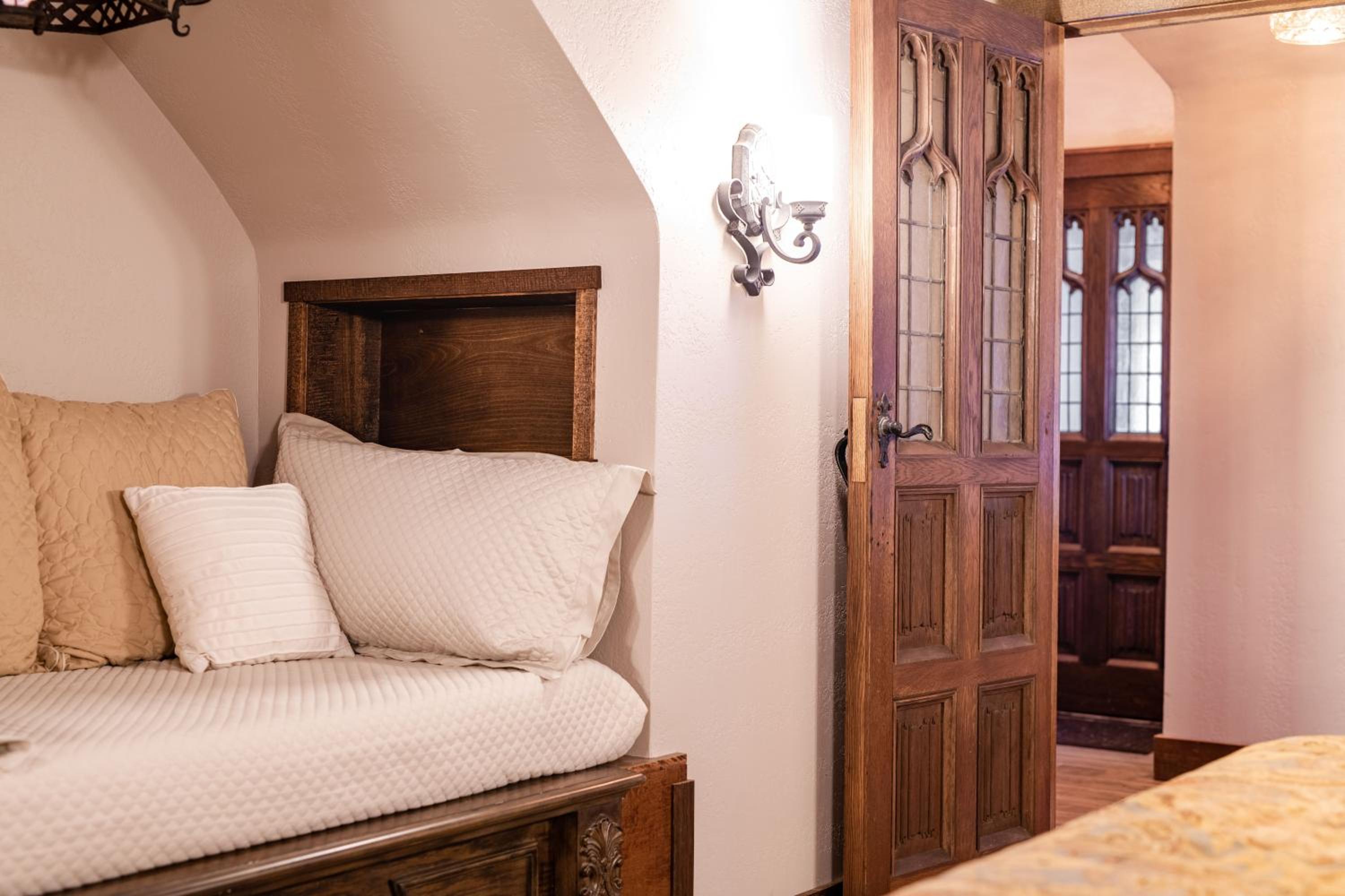 HIGHLANDS CASTLE overlooking Lake George plus 2 other CASTLES & SUITES