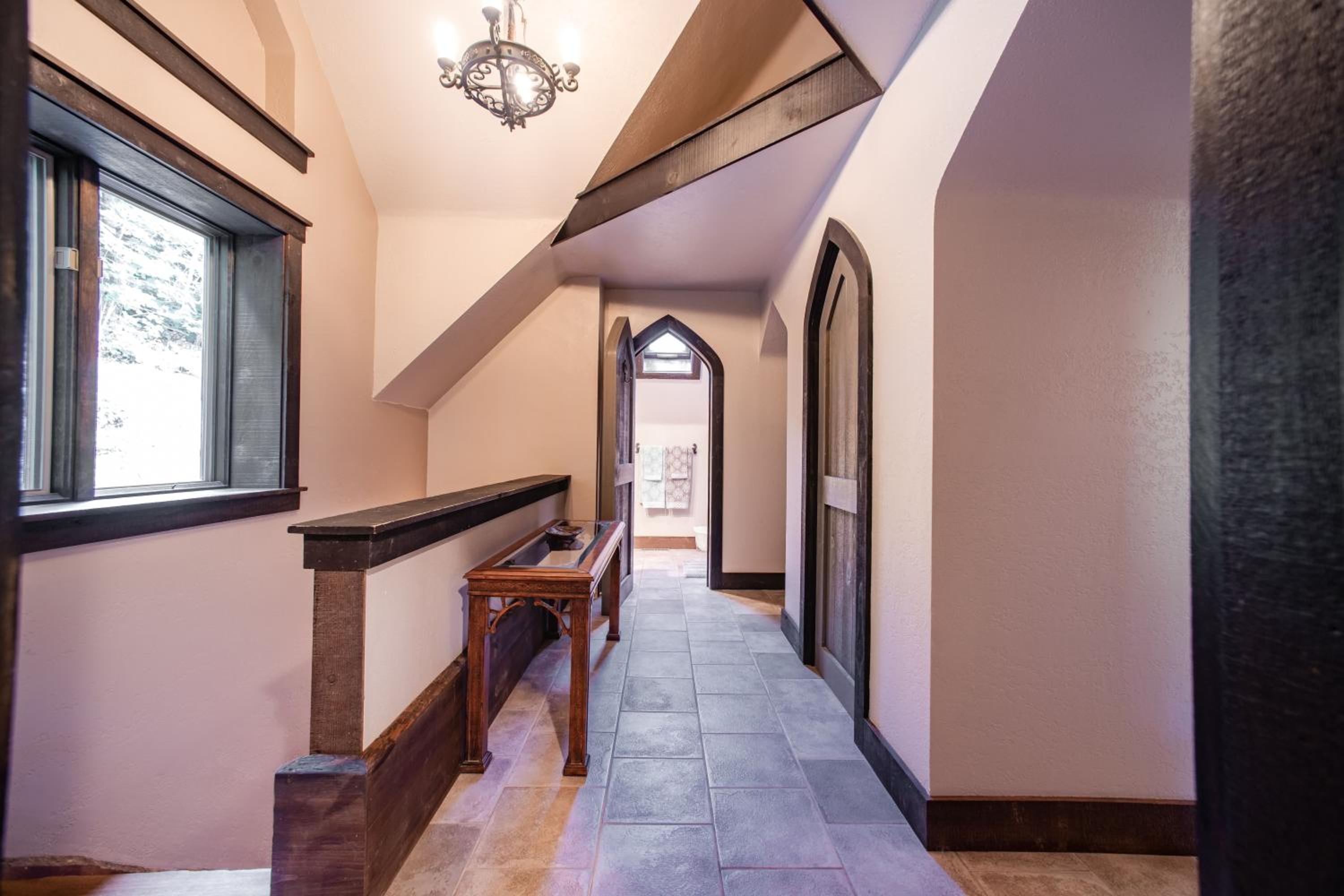 HIGHLANDS CASTLE overlooking Lake George plus 2 other CASTLES & SUITES
