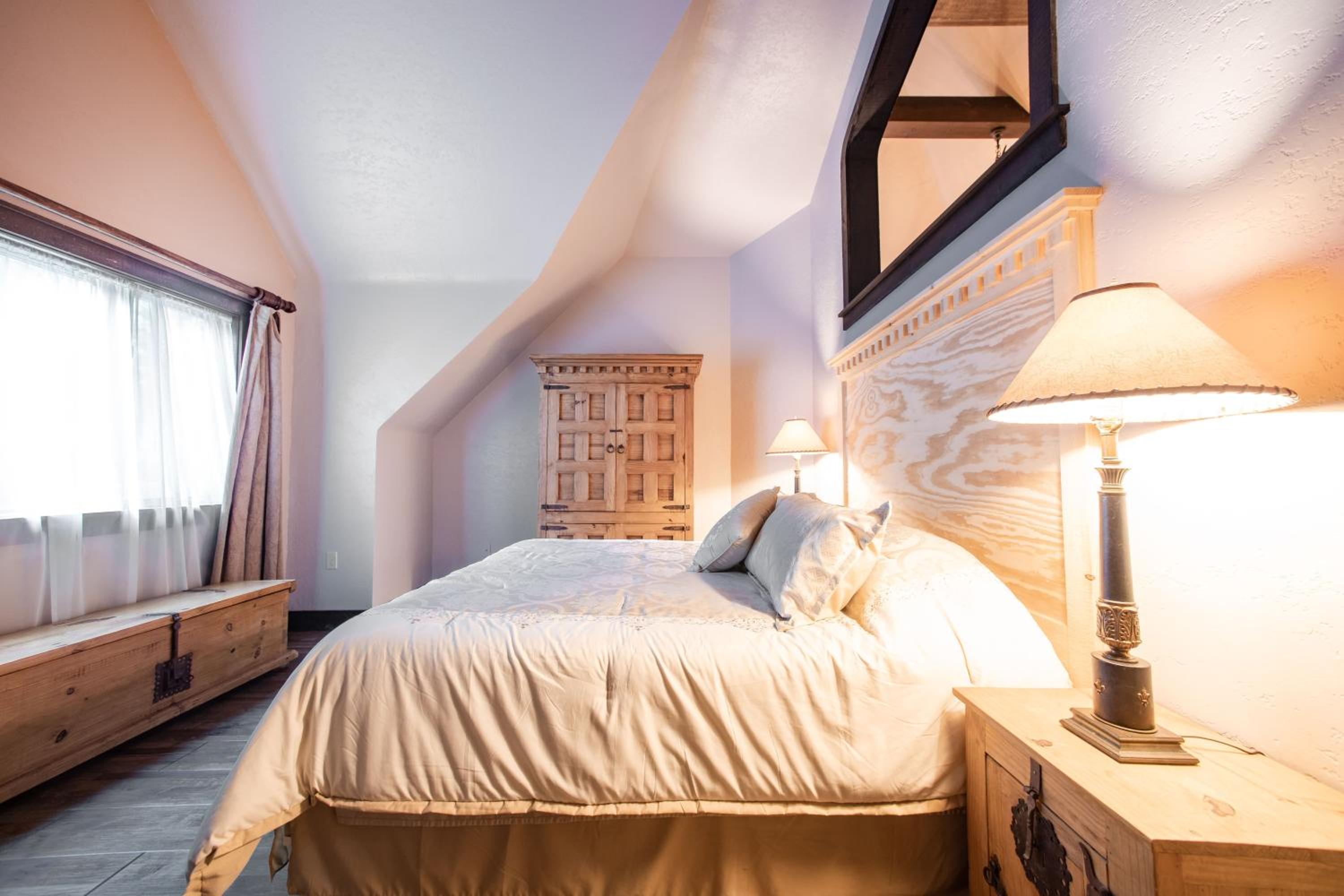 HIGHLANDS CASTLE overlooking Lake George plus 2 other CASTLES & SUITES