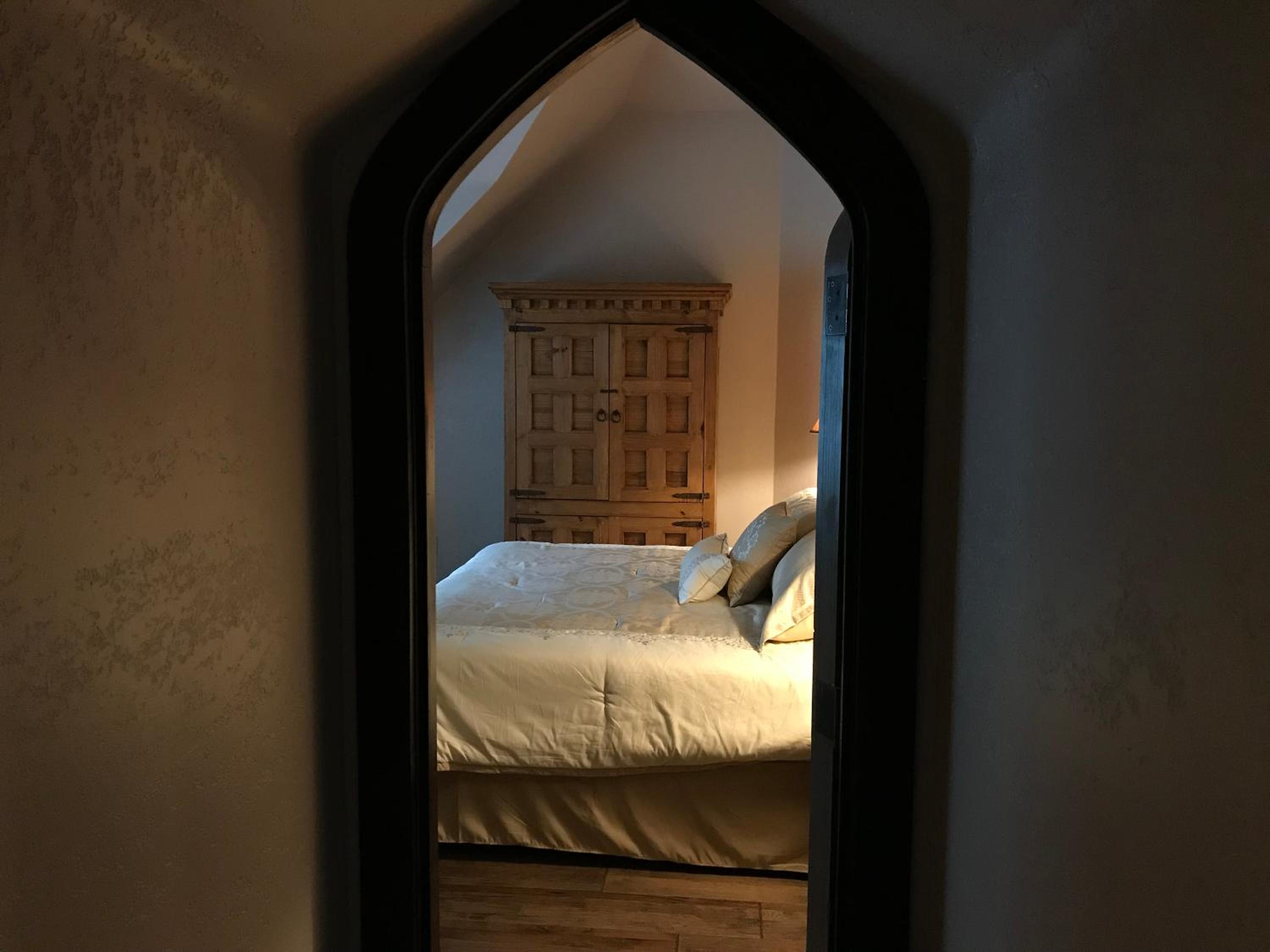 HIGHLANDS CASTLE overlooking Lake George plus 2 other CASTLES & SUITES