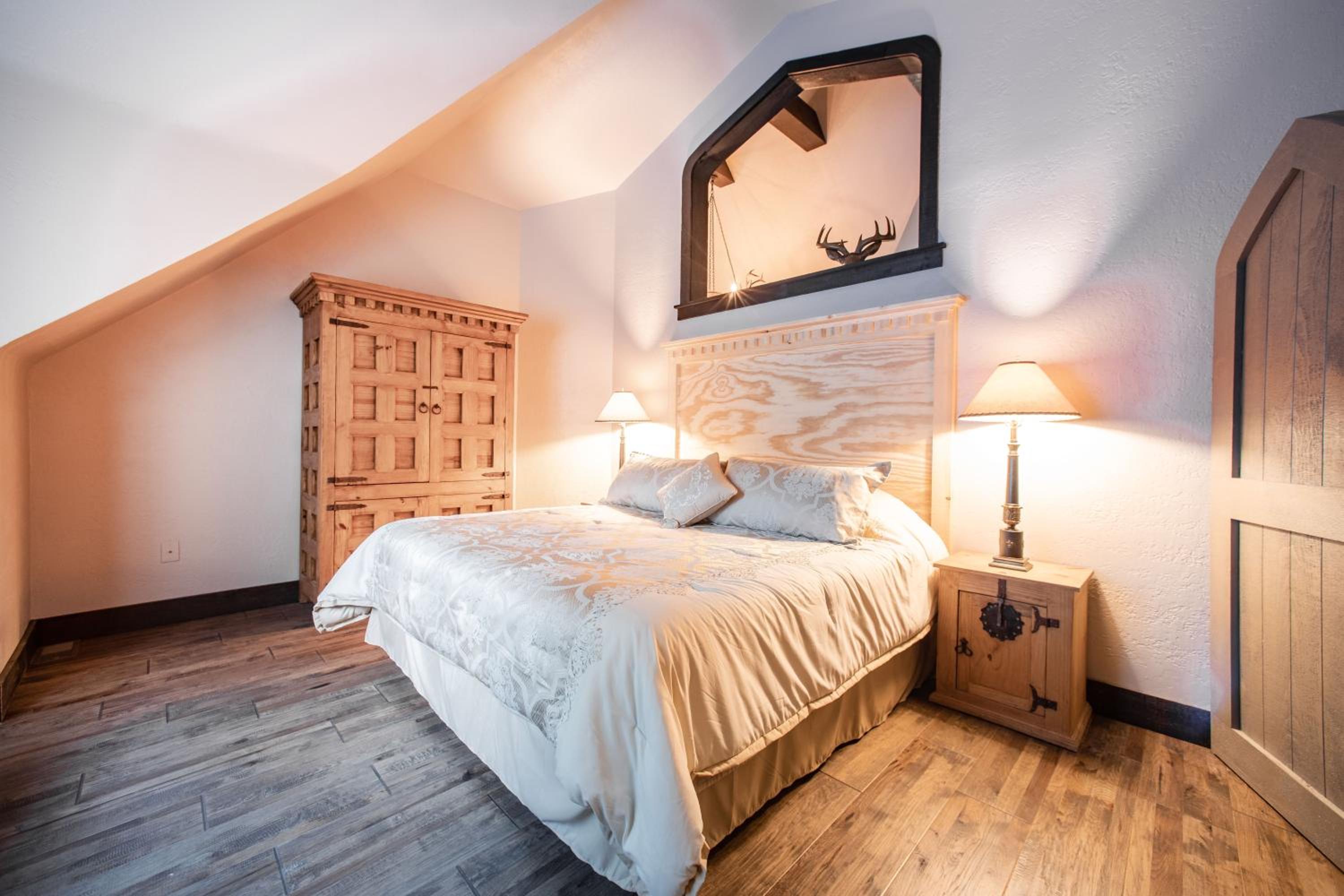 HIGHLANDS CASTLE overlooking Lake George plus 2 other CASTLES & SUITES