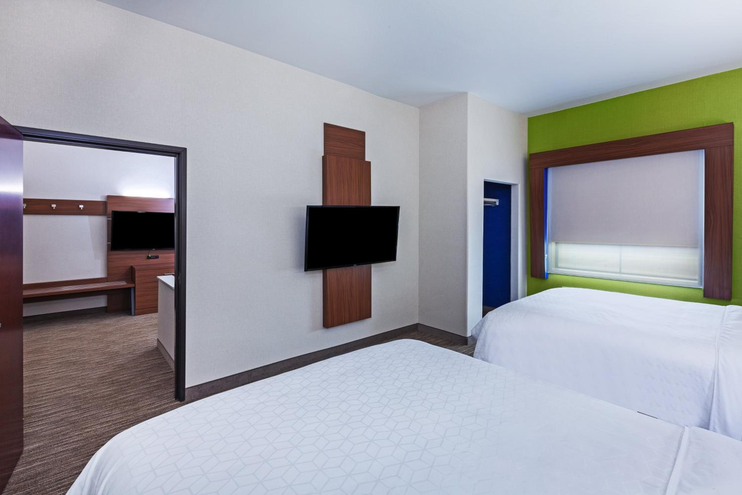 Longview Vacations - Holiday Inn Express Suites Longview South I-20, an IHG Hotel - Property Image 14