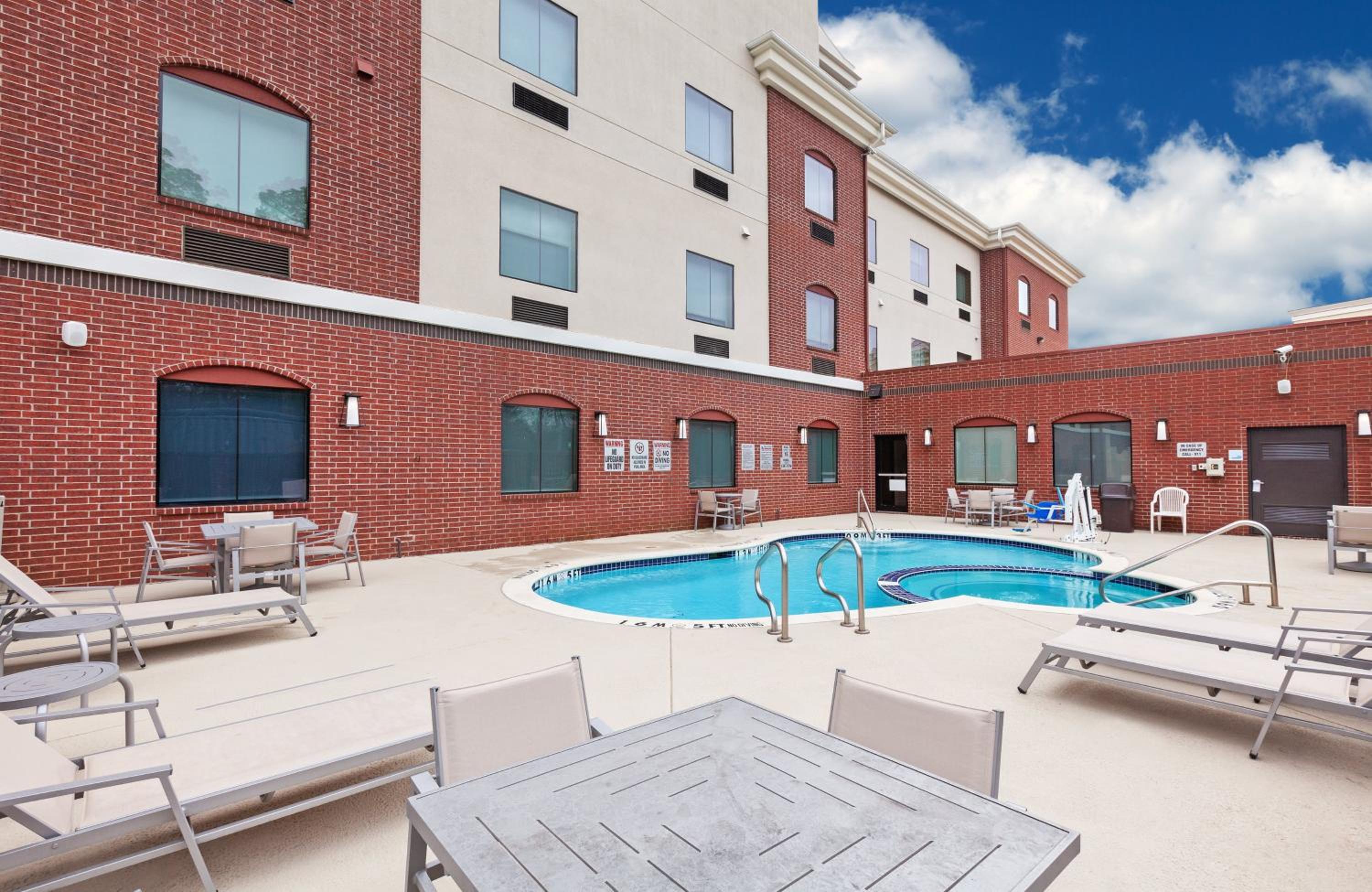 Longview Vacations - Holiday Inn Express Suites Longview South I-20, an IHG Hotel - Property Image 36