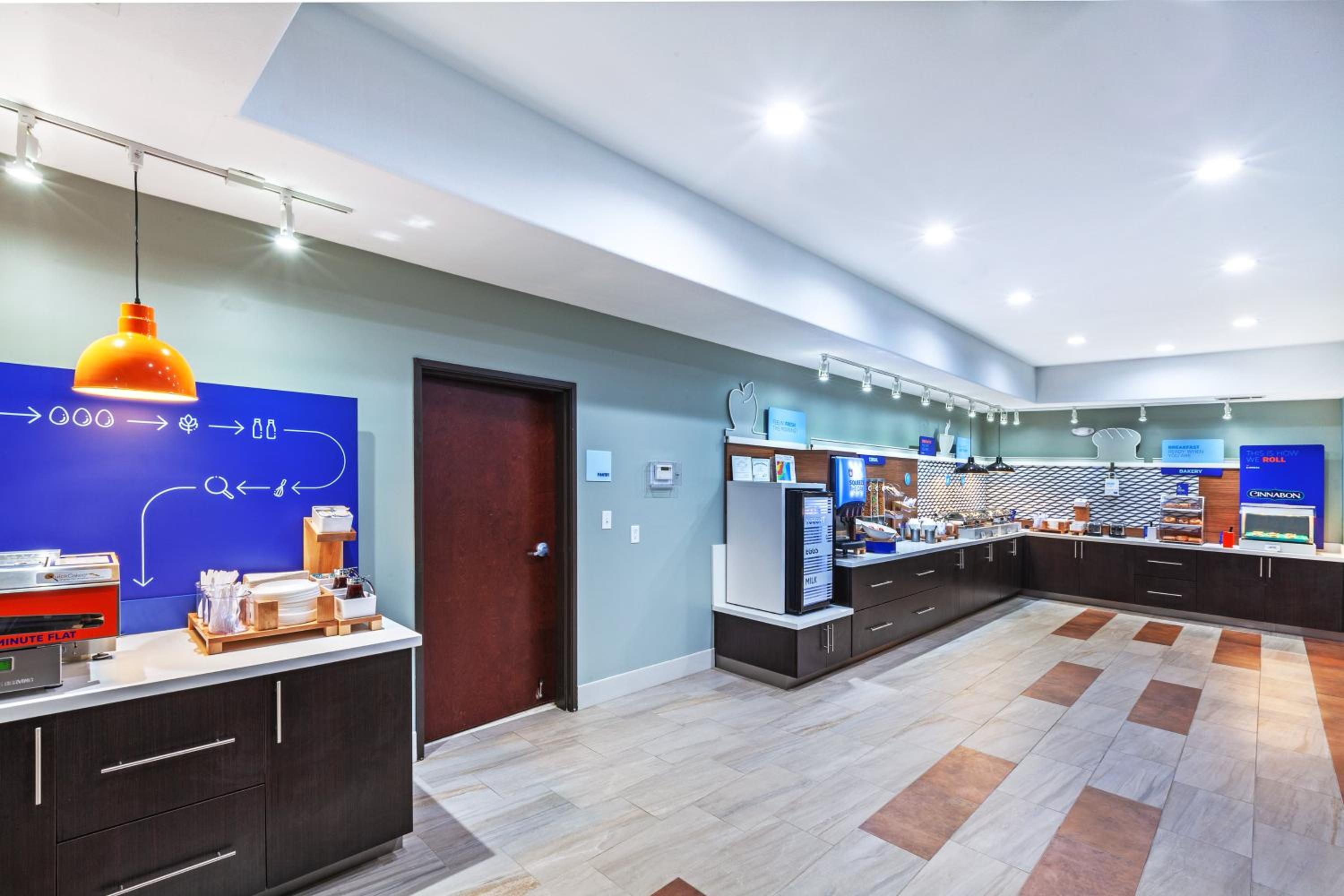 Longview Vacations - Holiday Inn Express Suites Longview South I-20, an IHG Hotel - Property Image 12