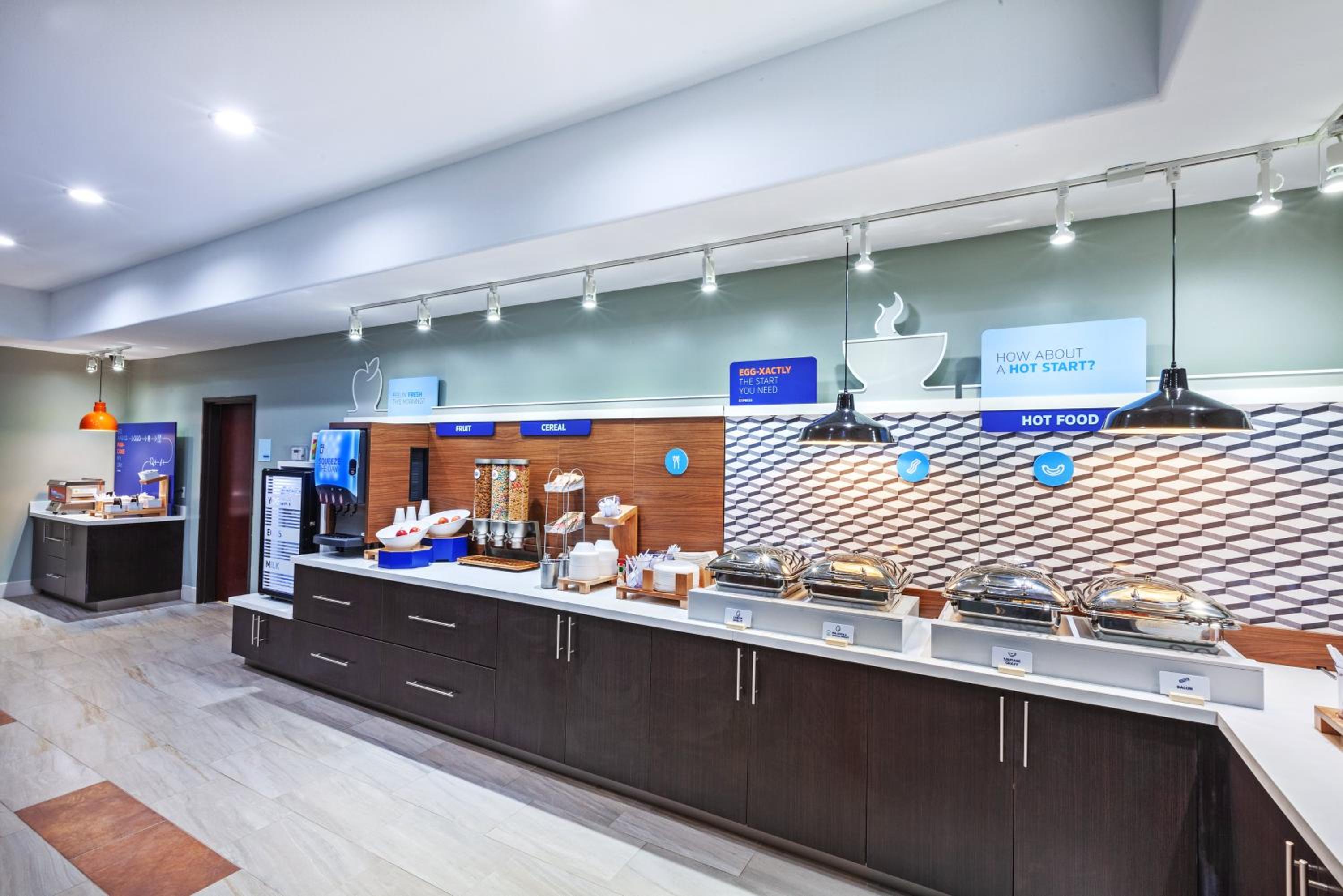 Longview Vacations - Holiday Inn Express Suites Longview South I-20, an IHG Hotel - Property Image 10