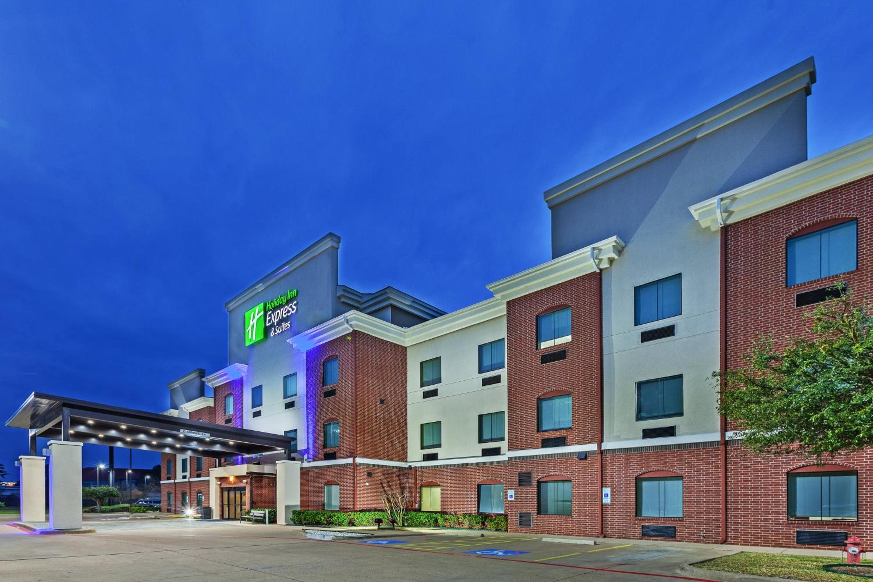 Longview Vacations - Holiday Inn Express  Suites Longview South I-20, an IHG Hotel - Property Image 5