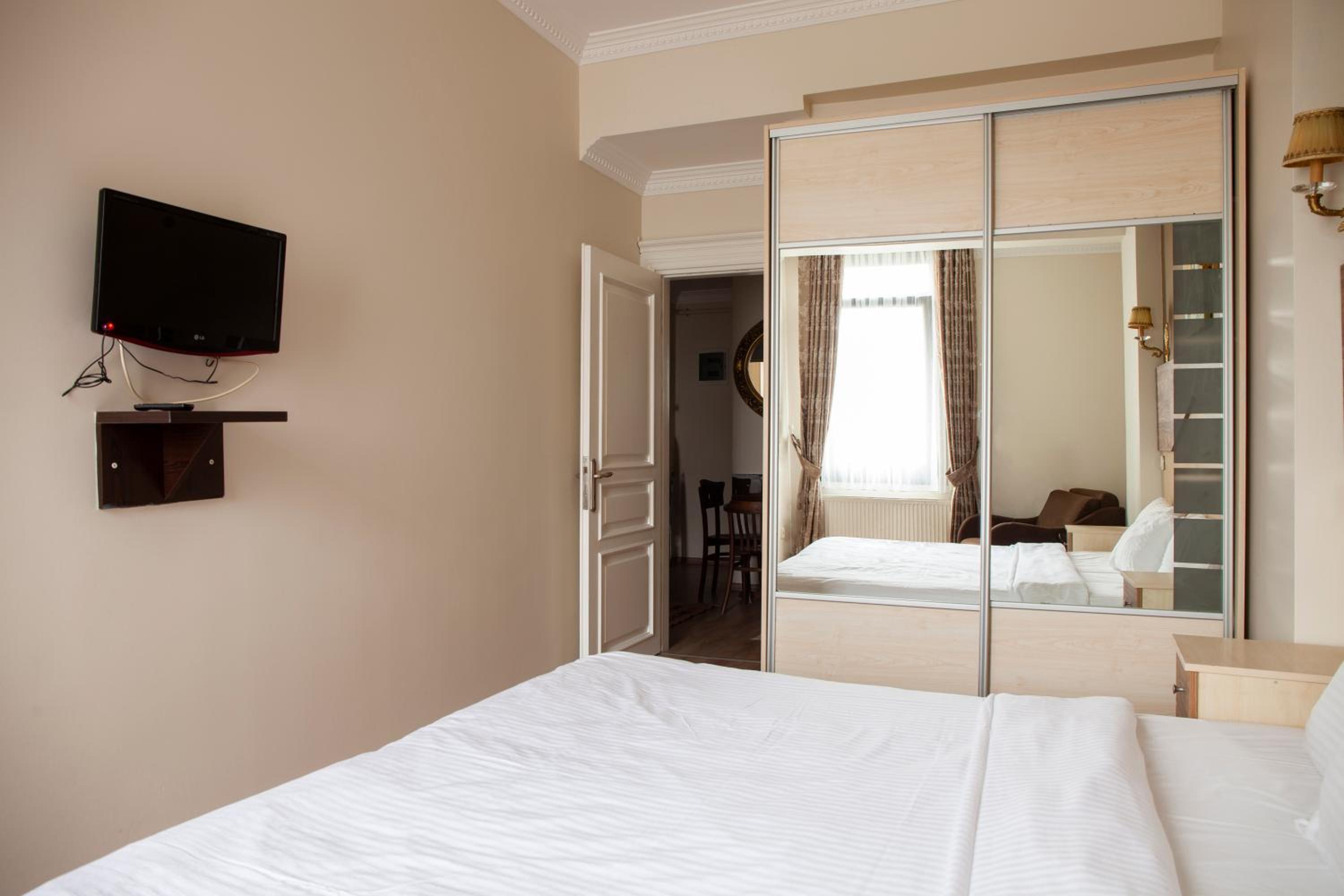 Sheriff Royal Suite - Image 23