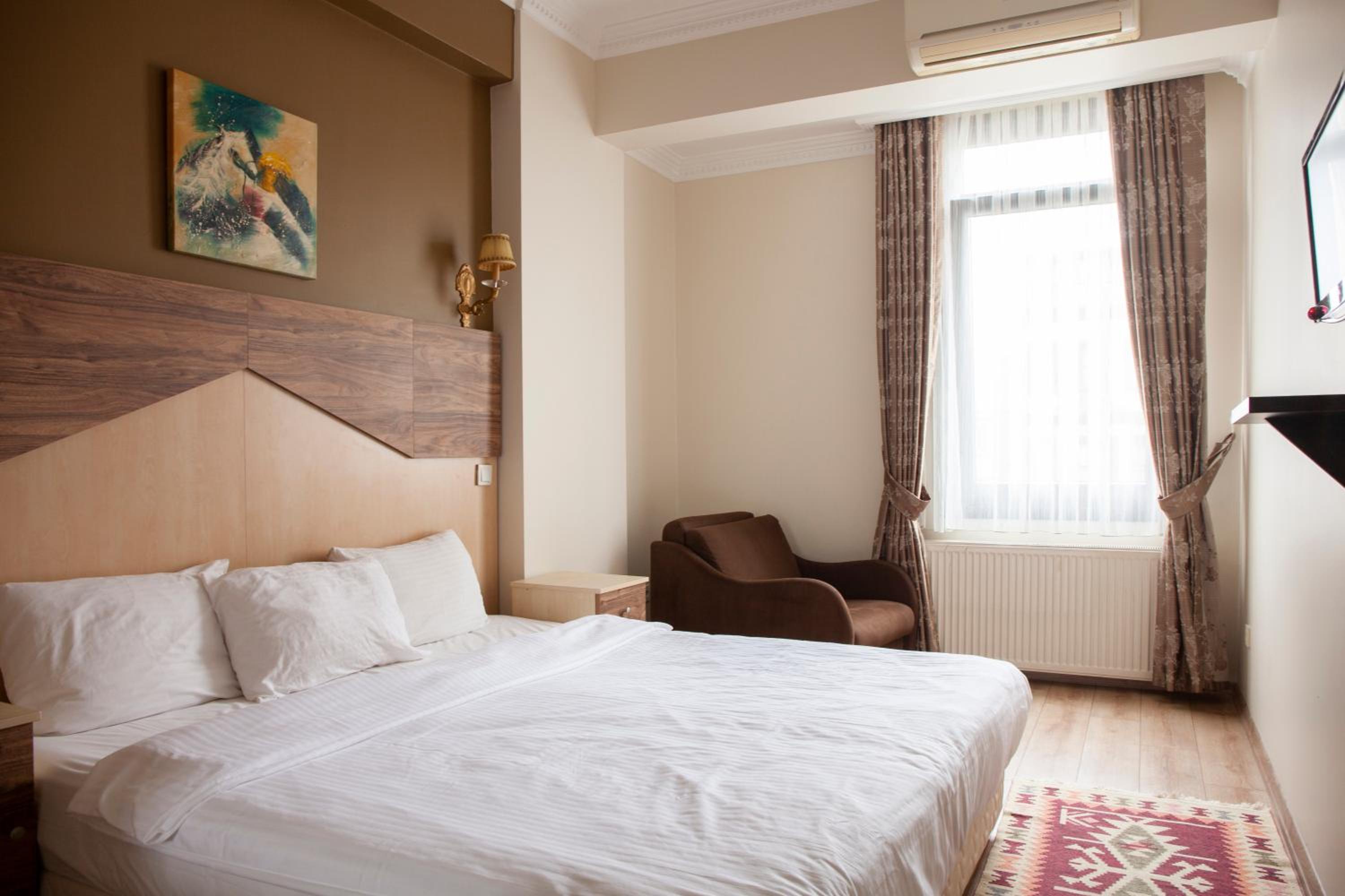 Sheriff Royal Suite - Image 5