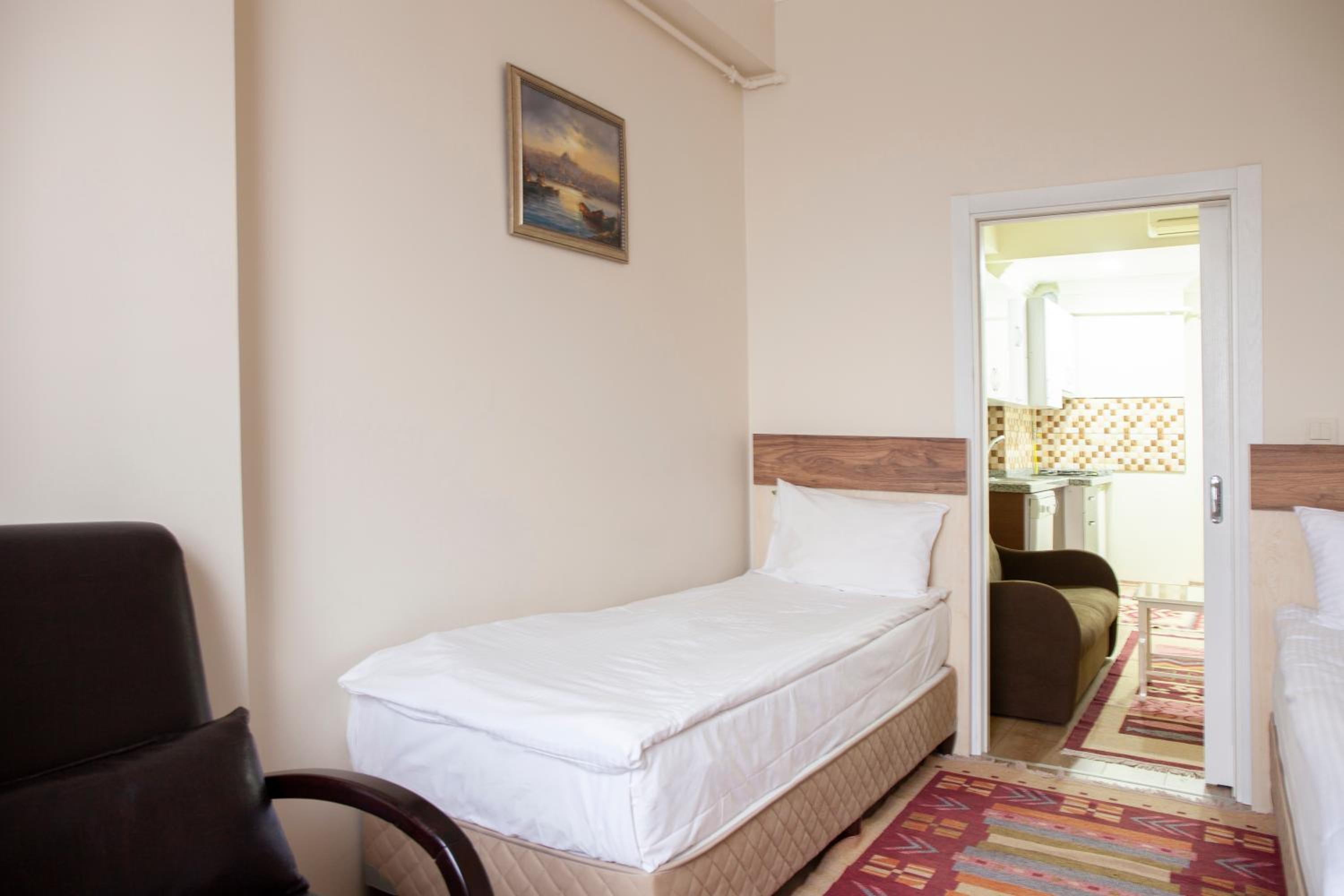 Sheriff Royal Suite - Image 21