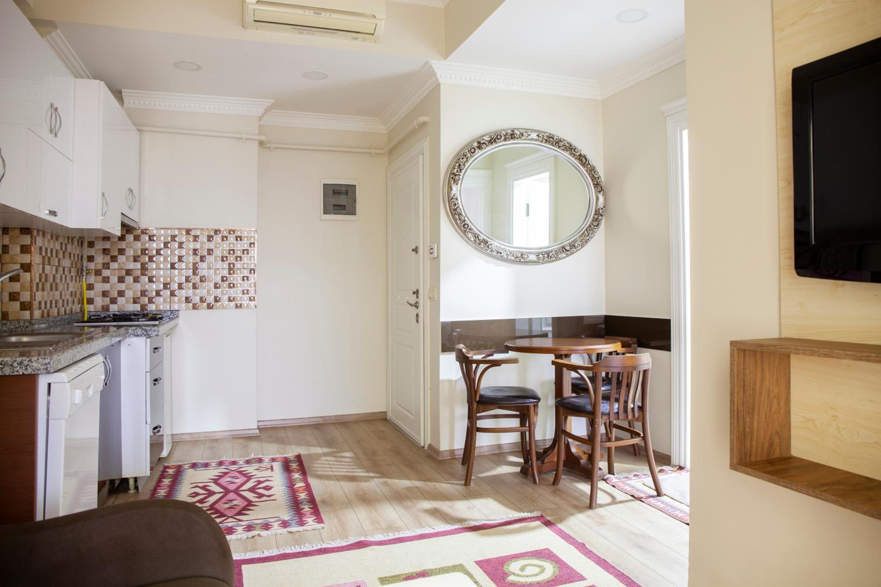 Sheriff Royal Suite - Image 10