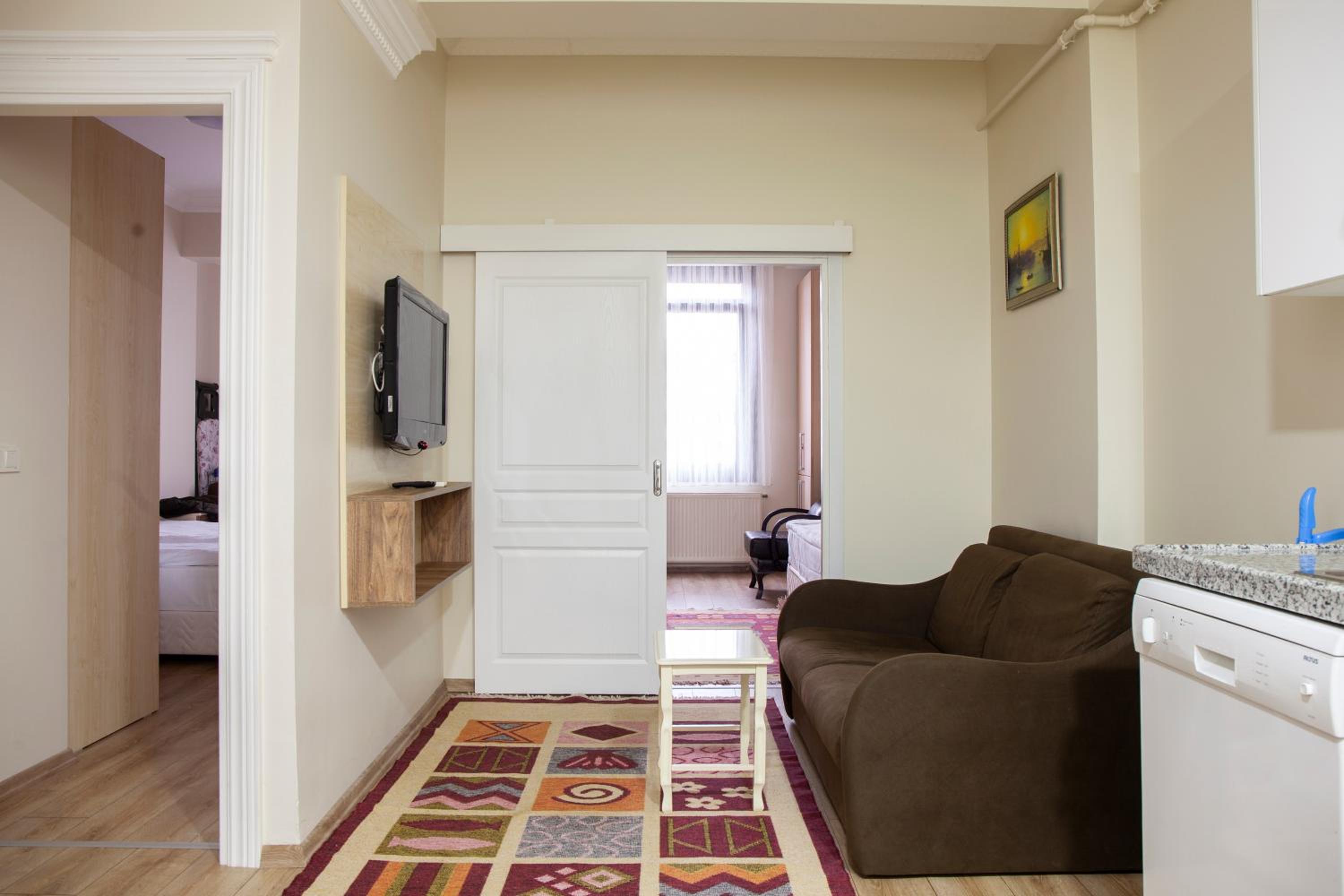 Sheriff Royal Suite - Image 19