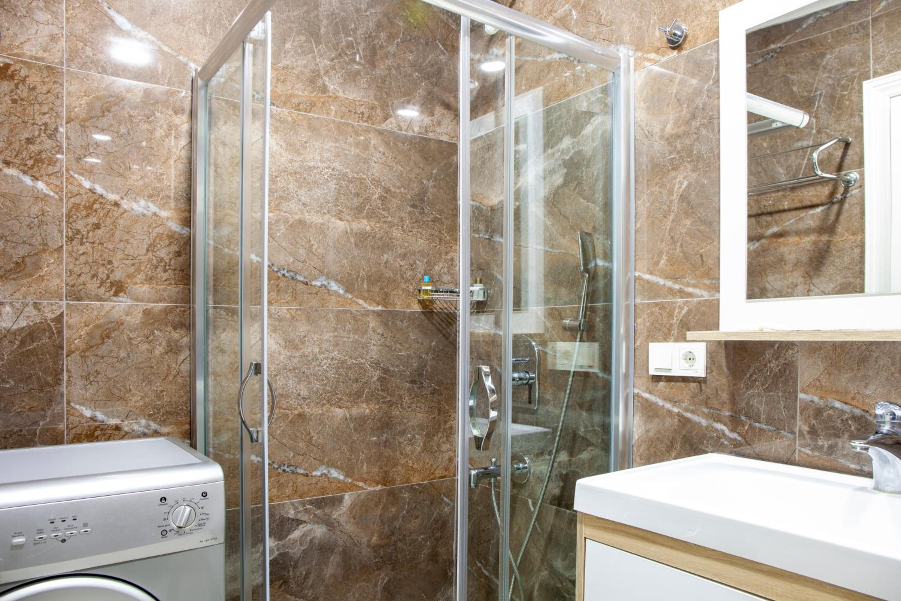 Sheriff Royal Suite - Image 11