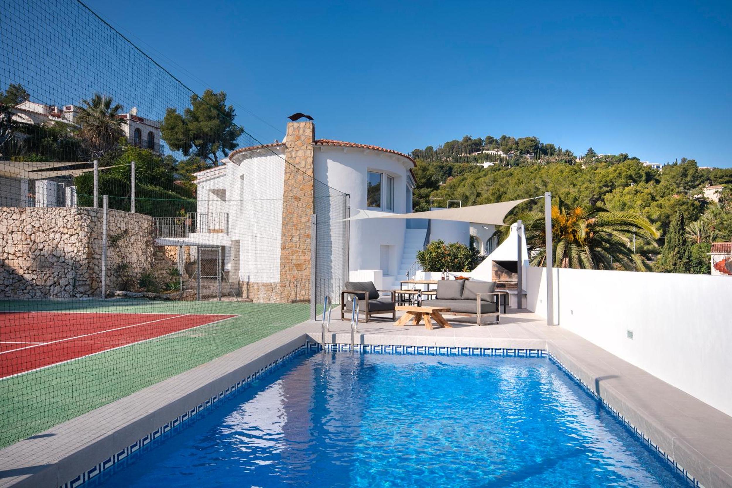 Sara 4 personas, free WIFI, chill-out, private pool, private tennis court - by Holiday Rentals Villamar