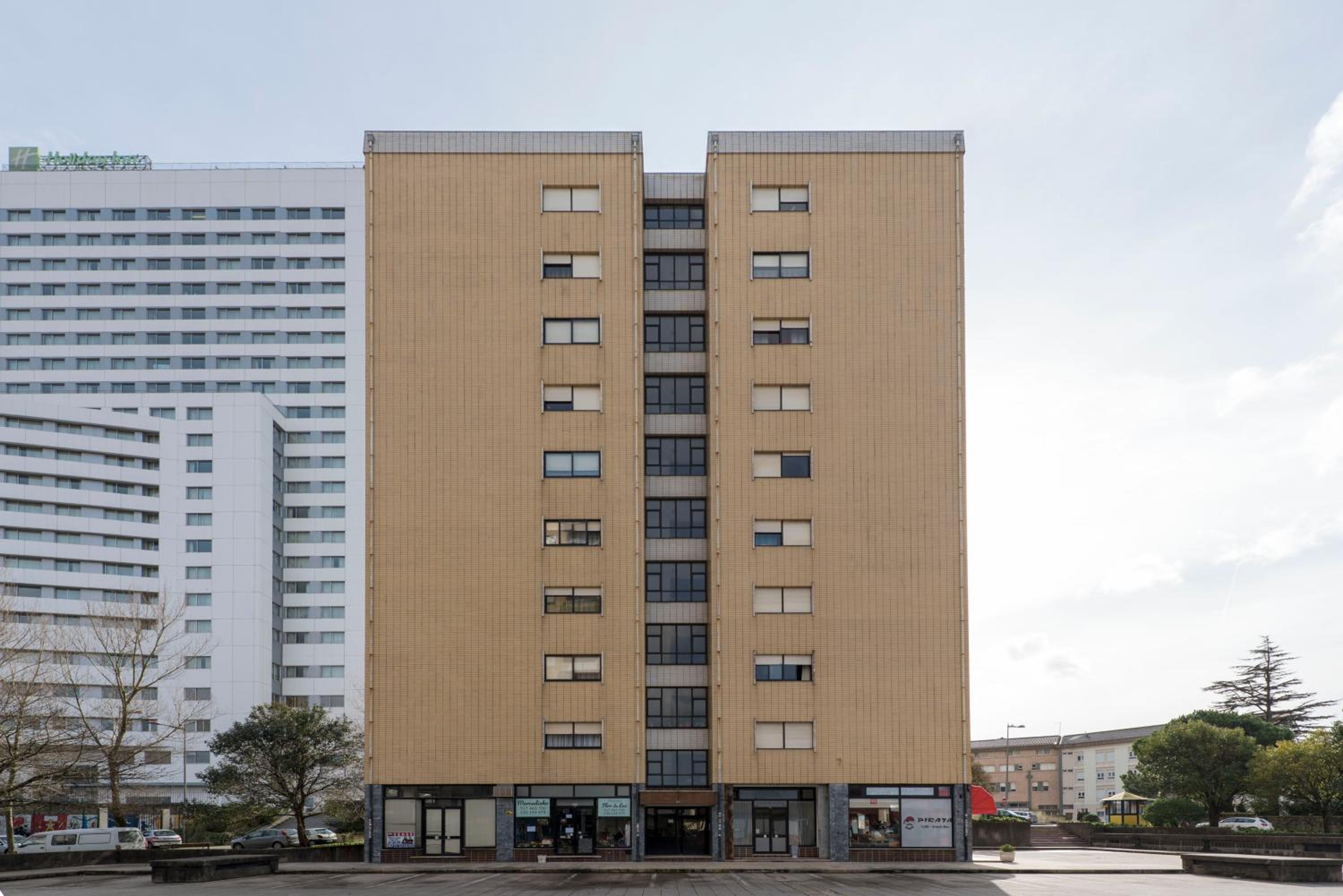 LovelyStay - Newly Decorated 2BR Flat with Free Parking view 2