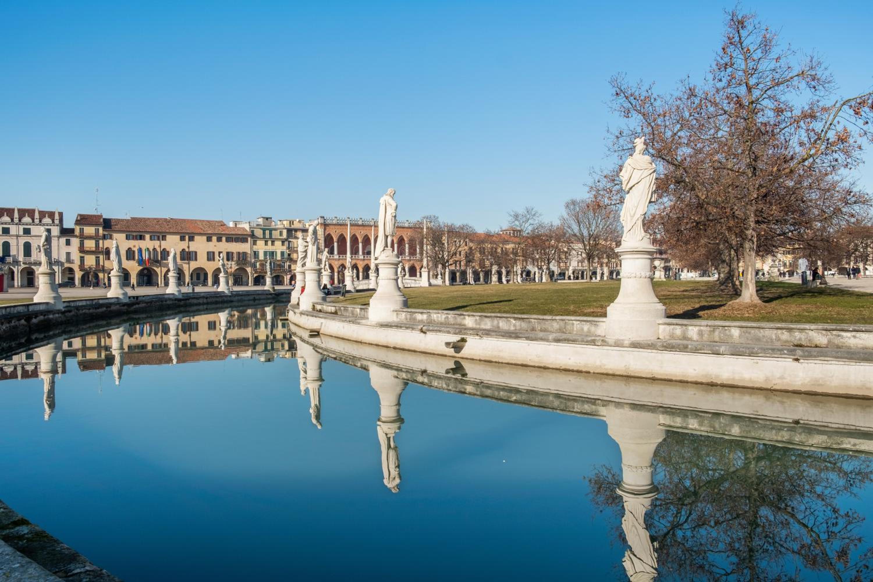 GuestHost - Prato della Valle Red & Blu Studios view 4