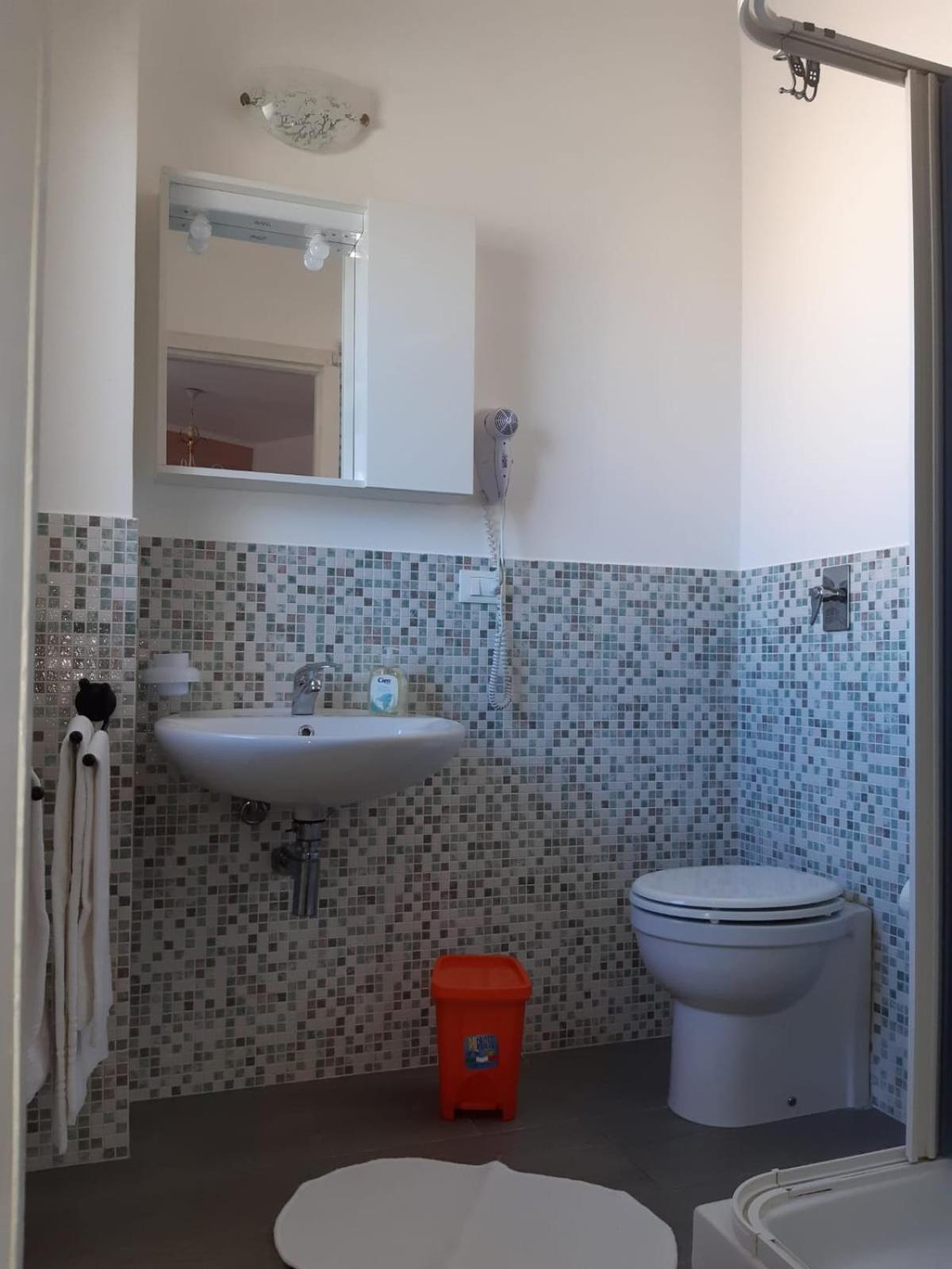 Le Quattro Isole en Marsala — bathroom