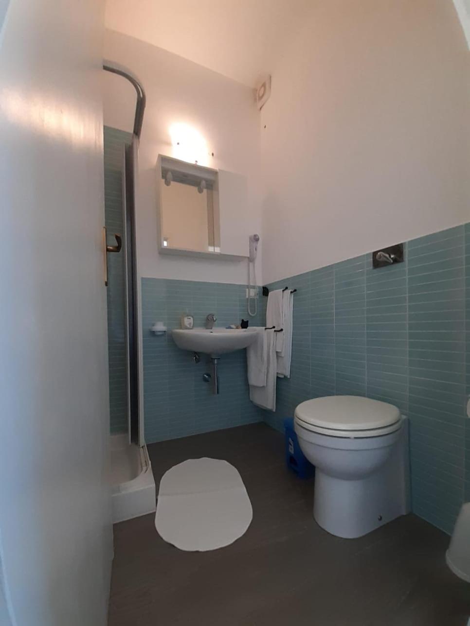 Le Quattro Isole en Marsala — bathroom